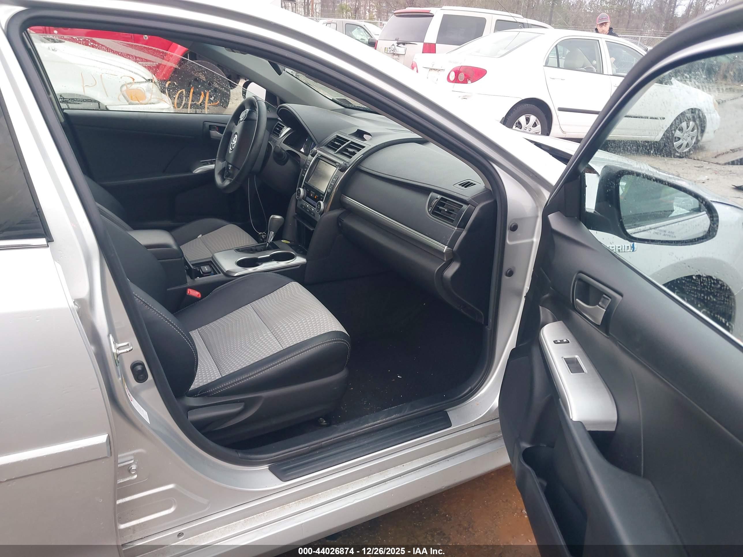 TOYOTA CAMRY image 5