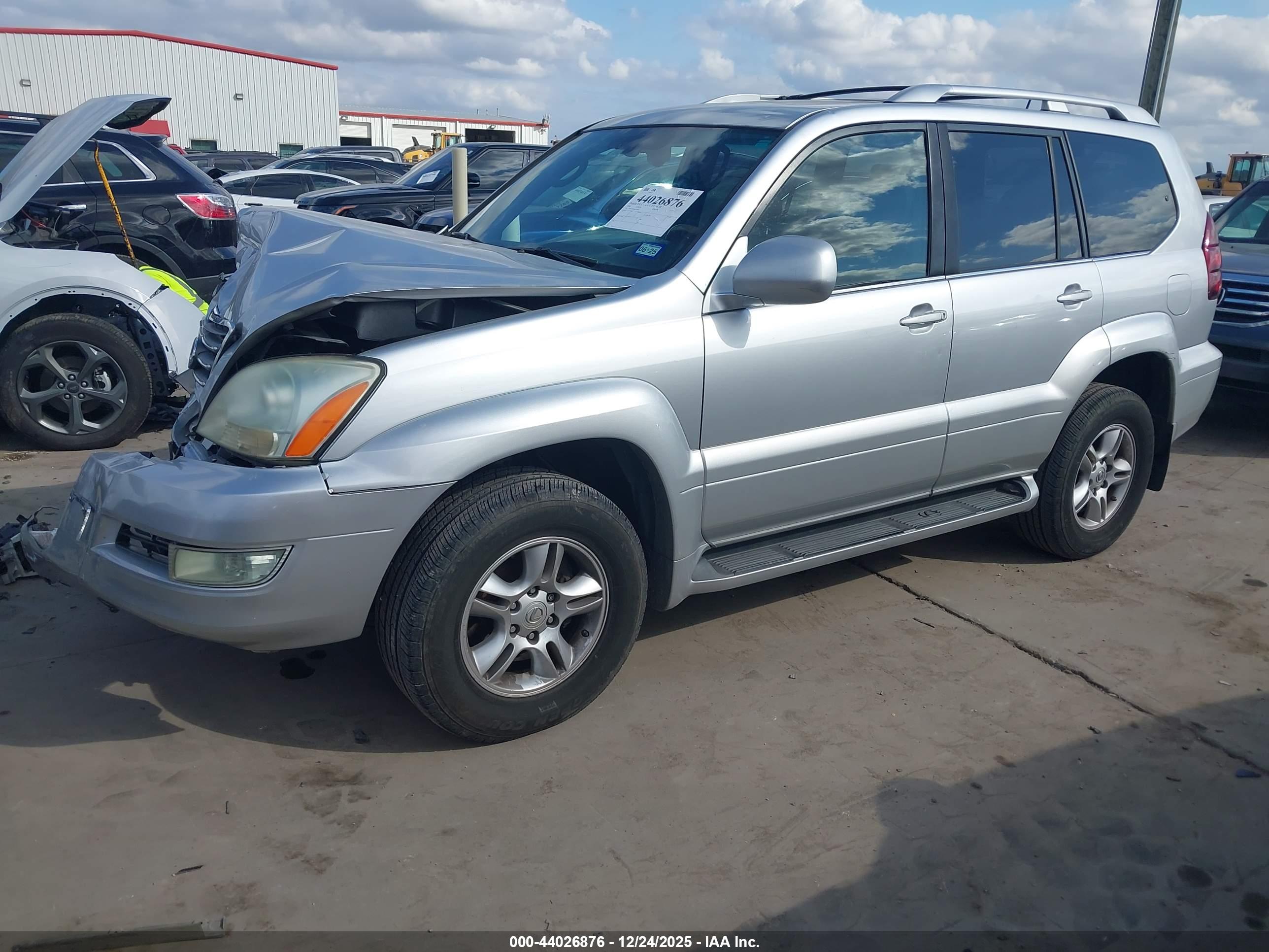 LEXUS GX image 2