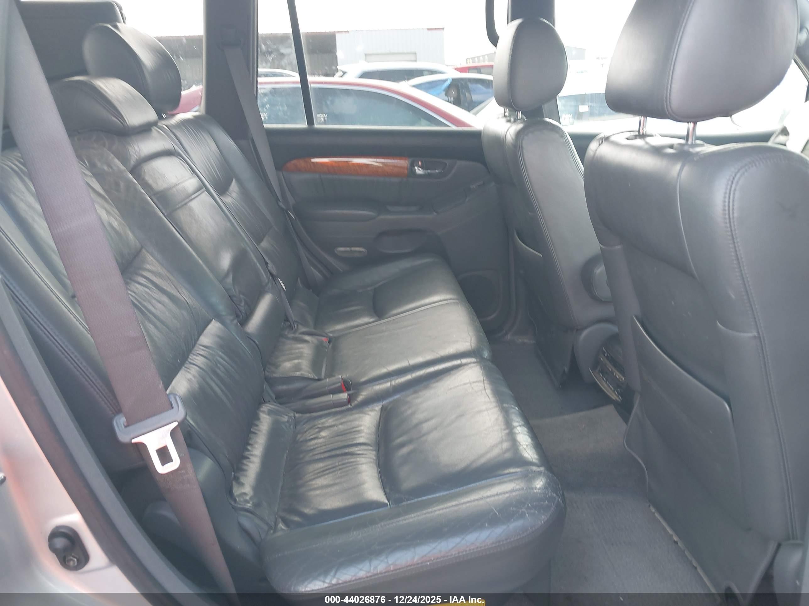 LEXUS GX image 8