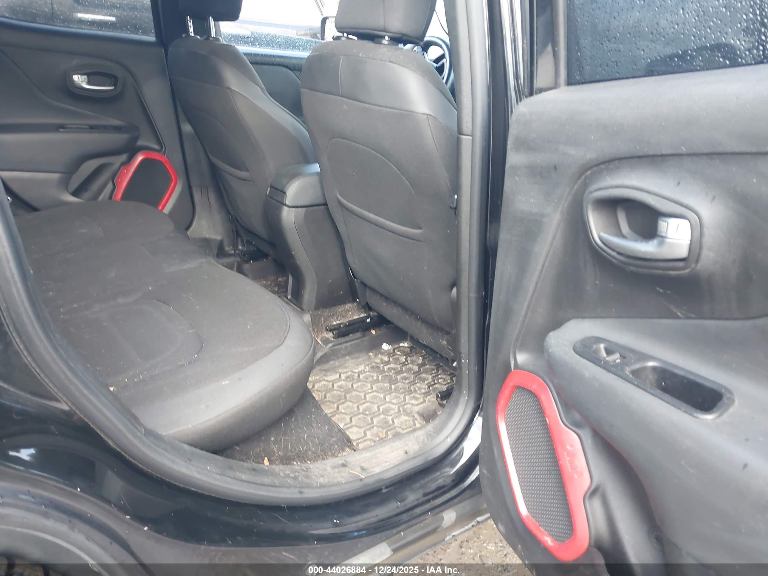 JEEP RENEGADE image 8
