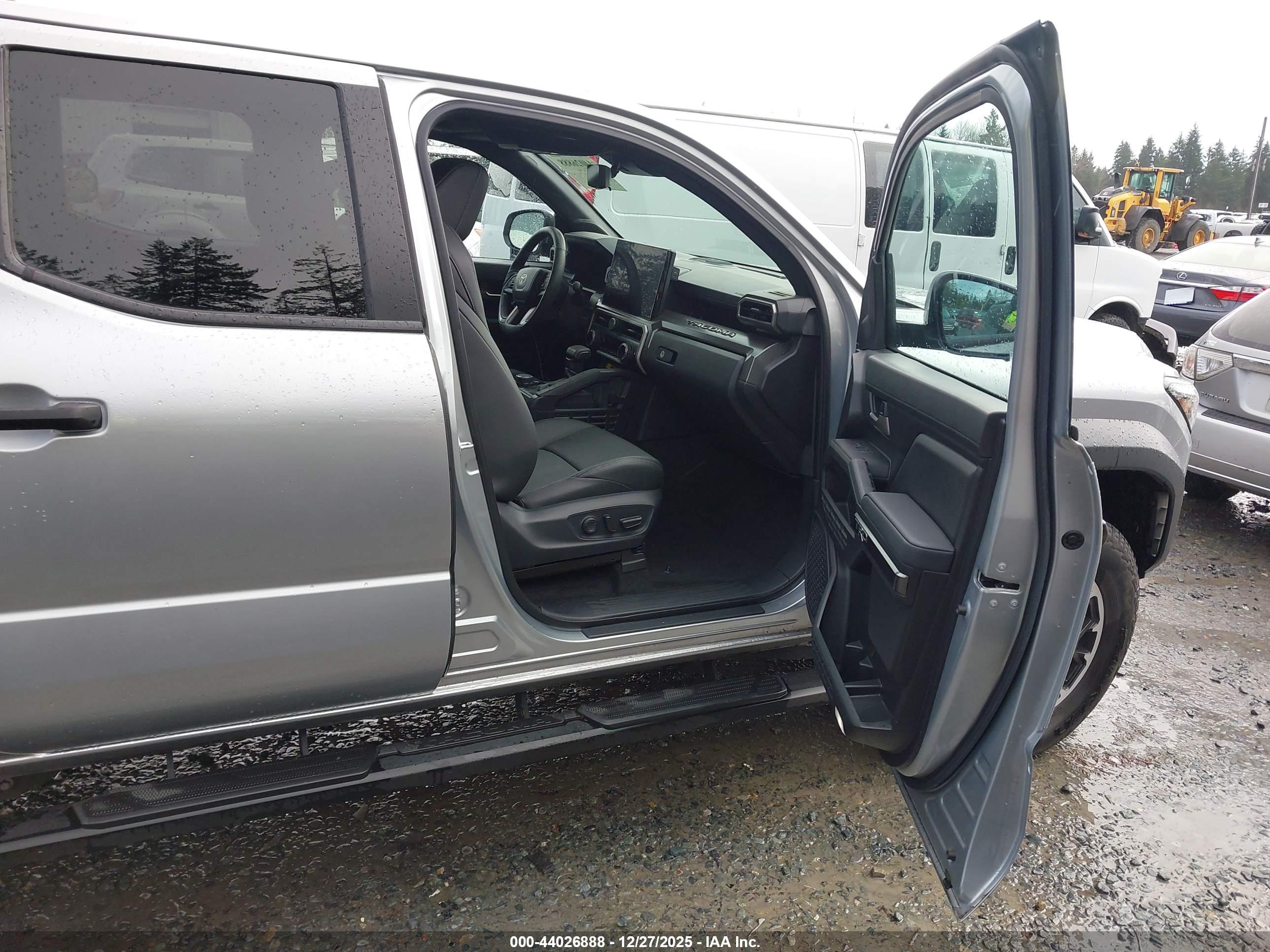 TOYOTA TACOMA image 5