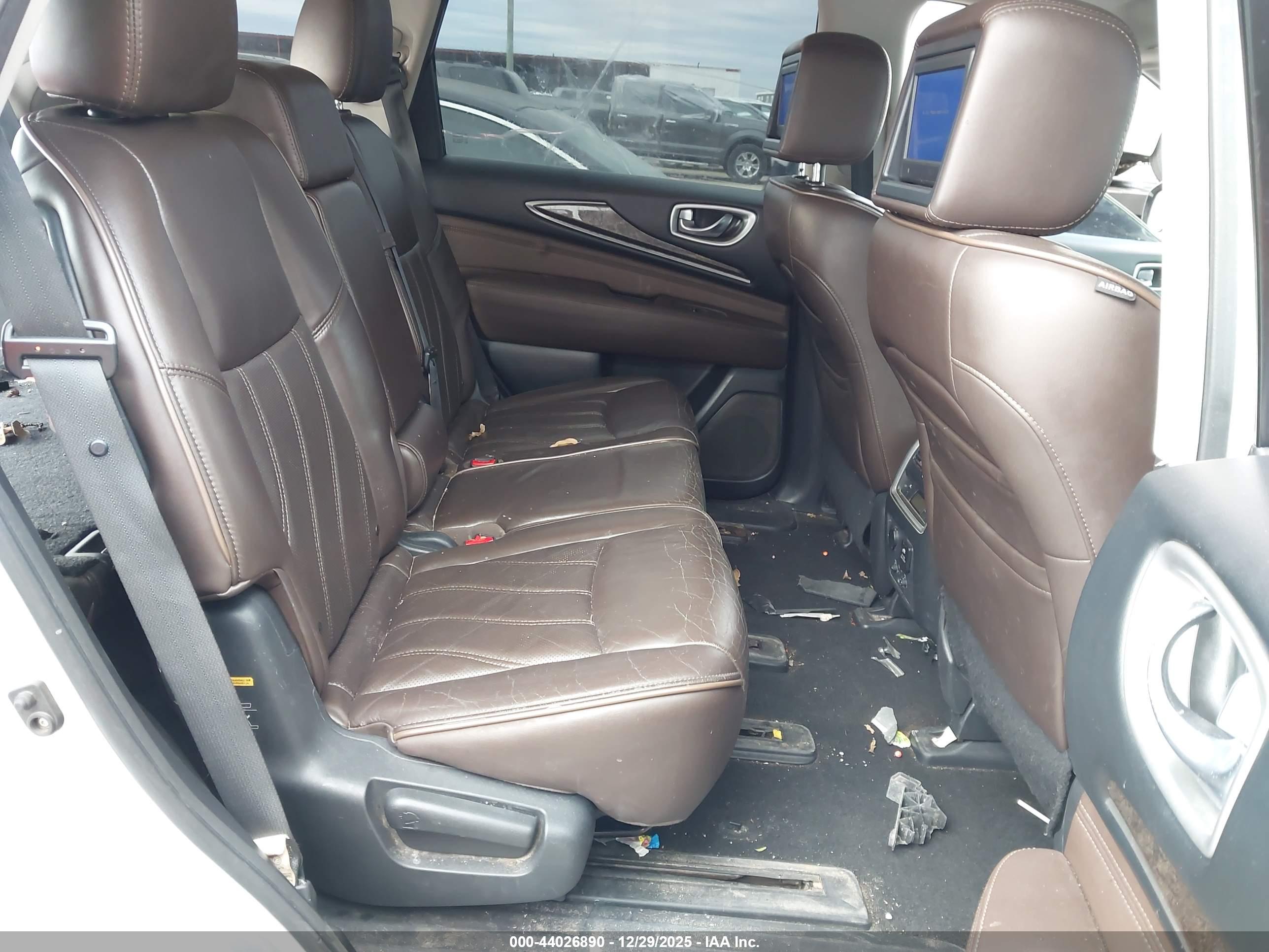 INFINITI JX35 image 8