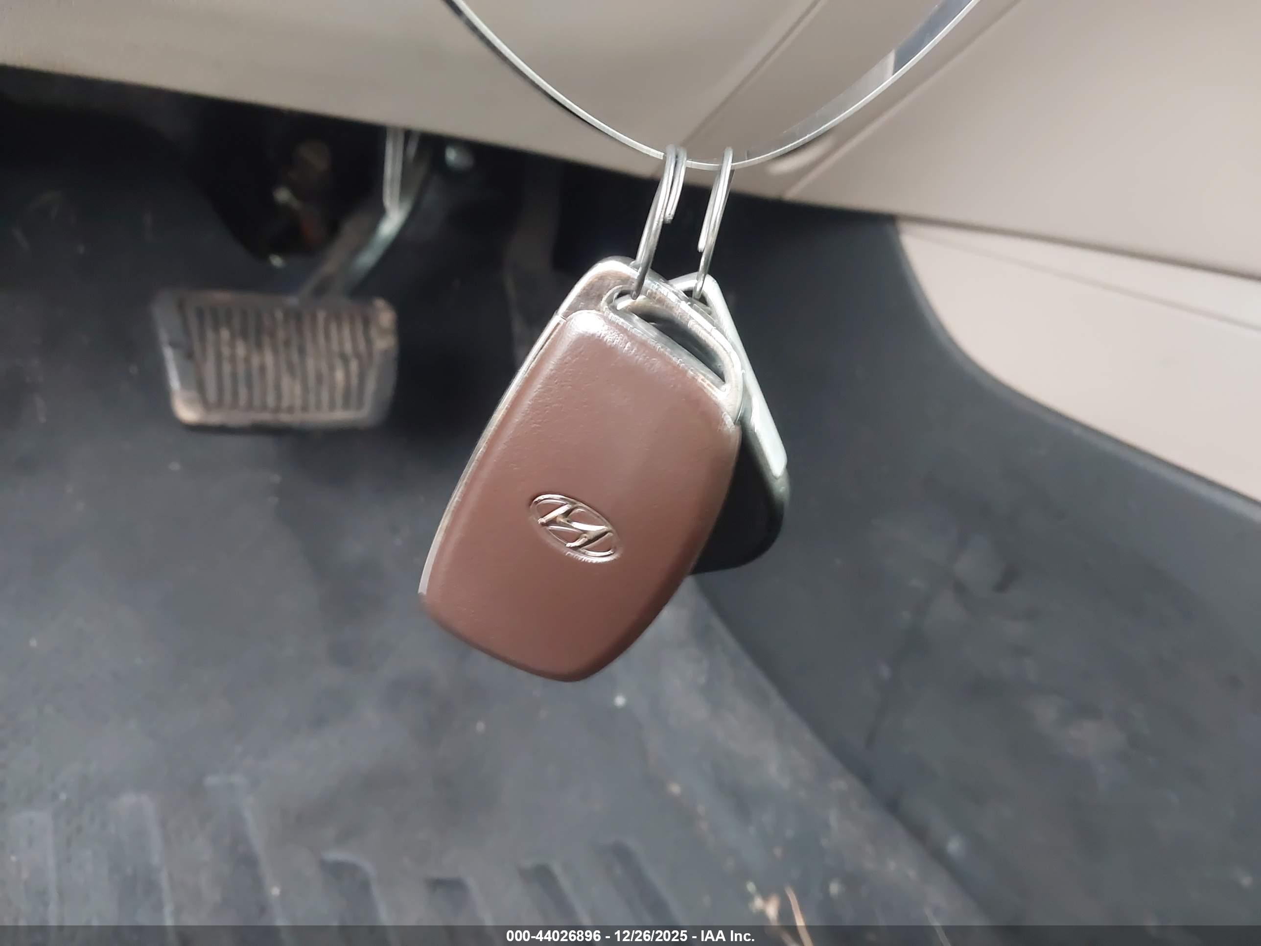 HYUNDAI ELANTRA image 11