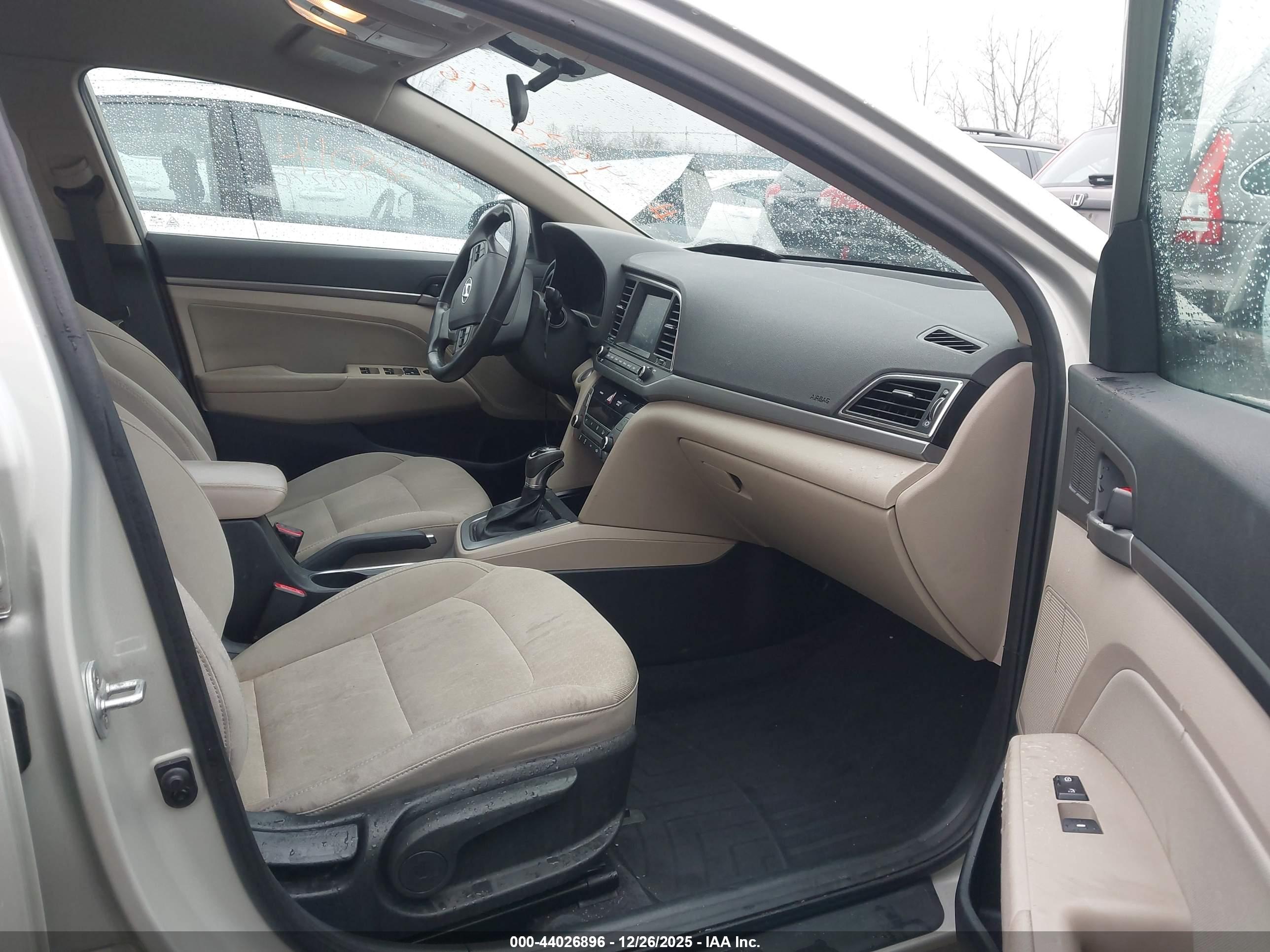 HYUNDAI ELANTRA image 5