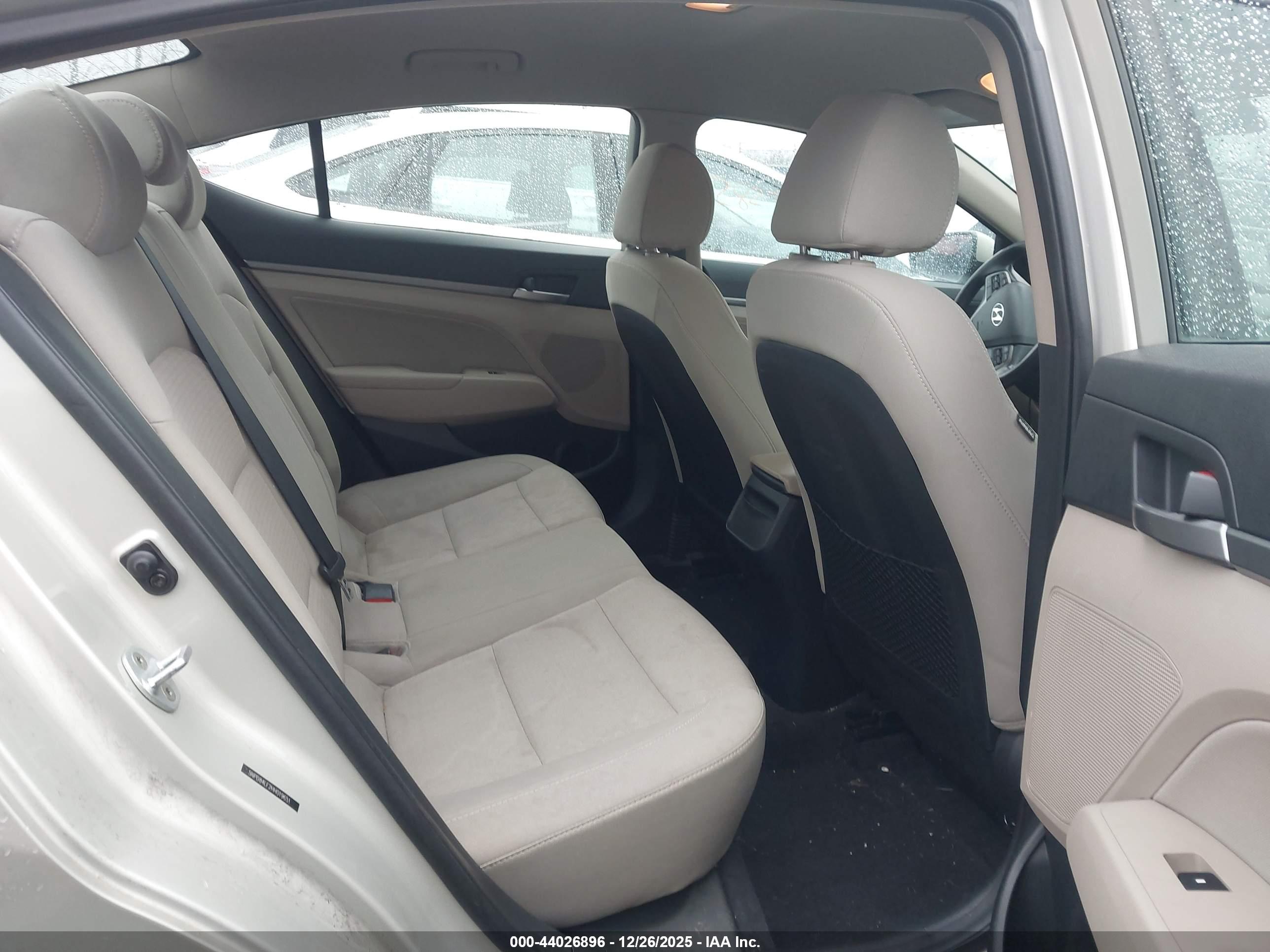 HYUNDAI ELANTRA image 8