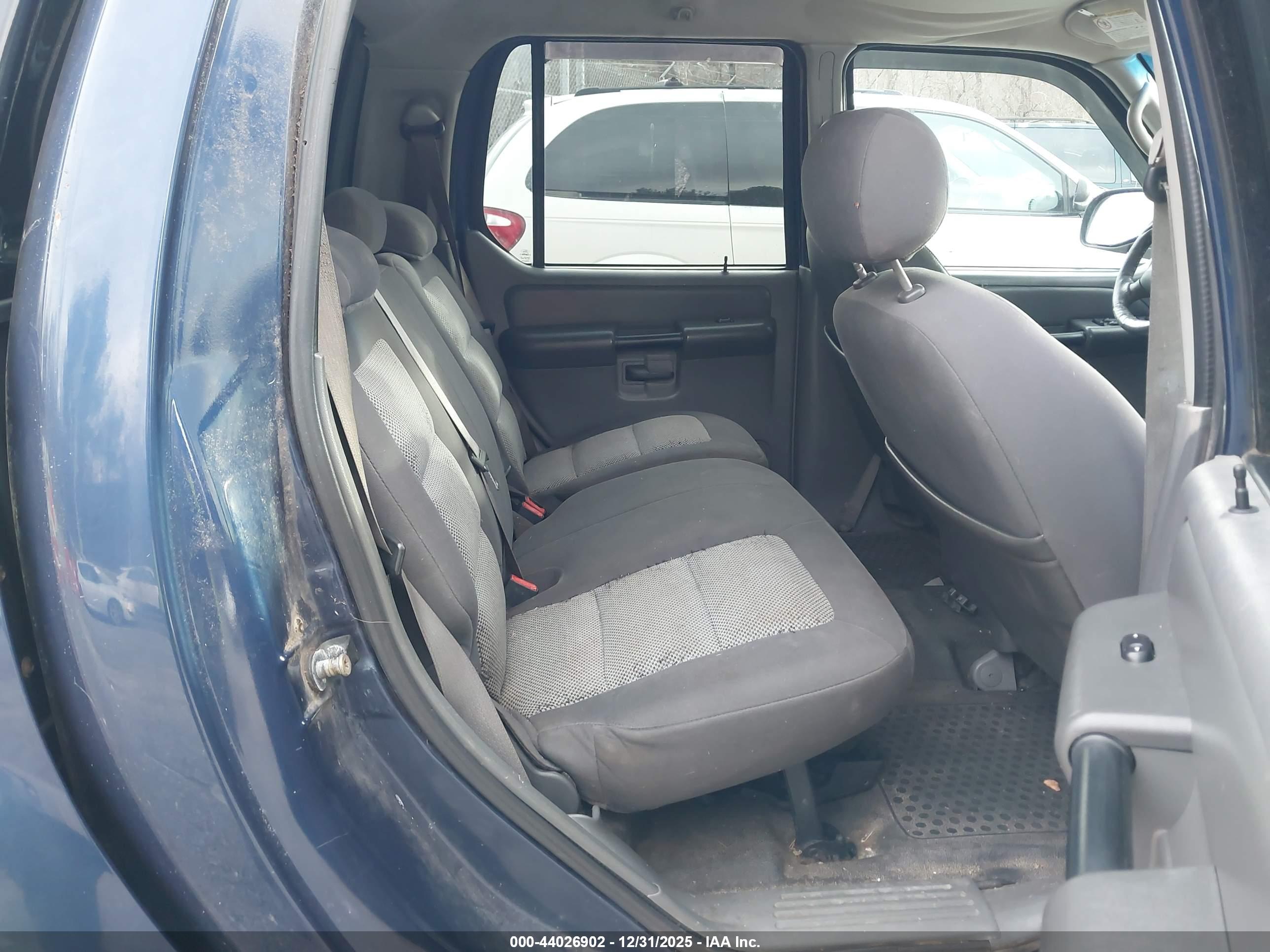 FORD EXPLORER image 8
