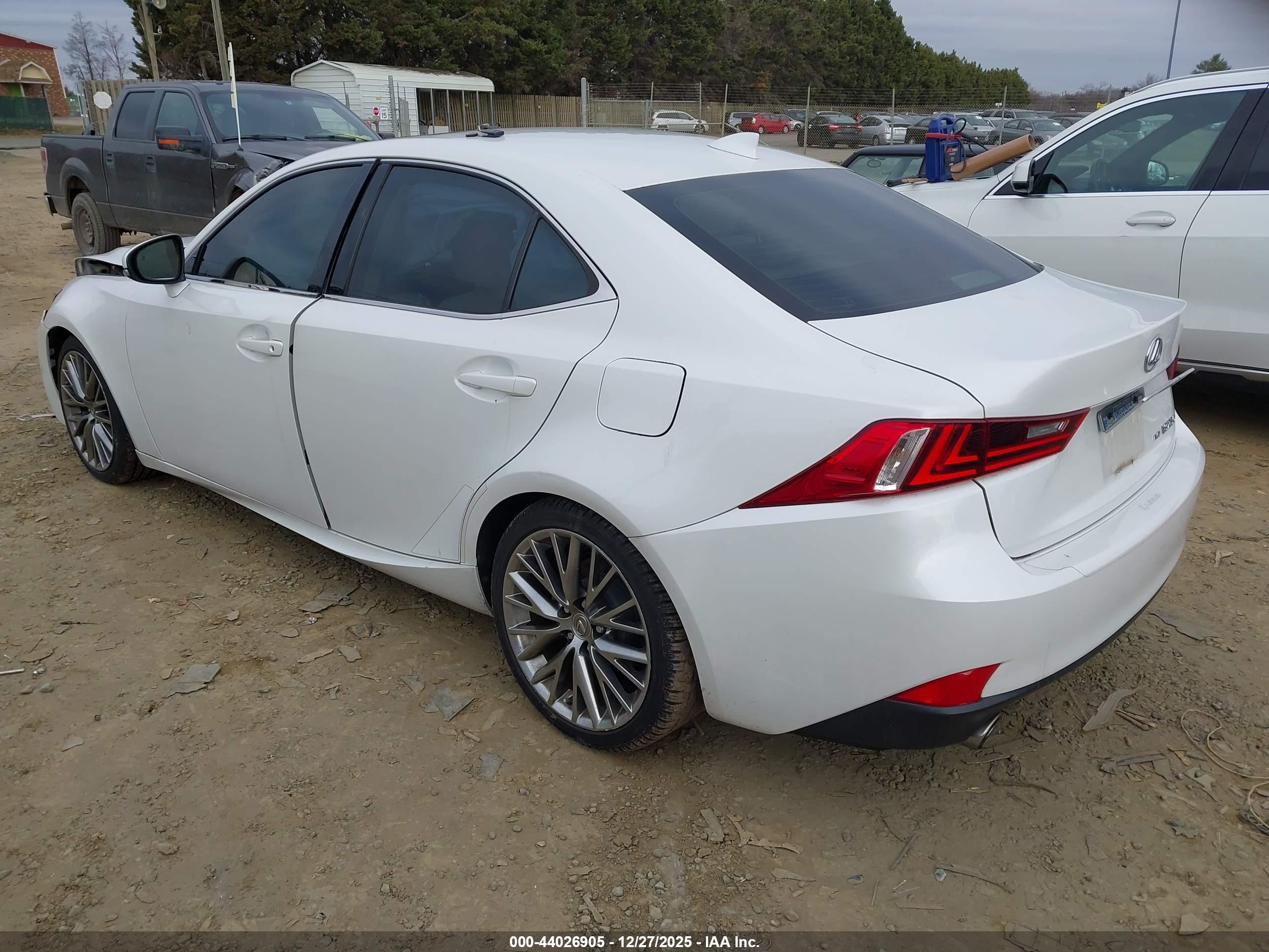 LEXUS IS image 3