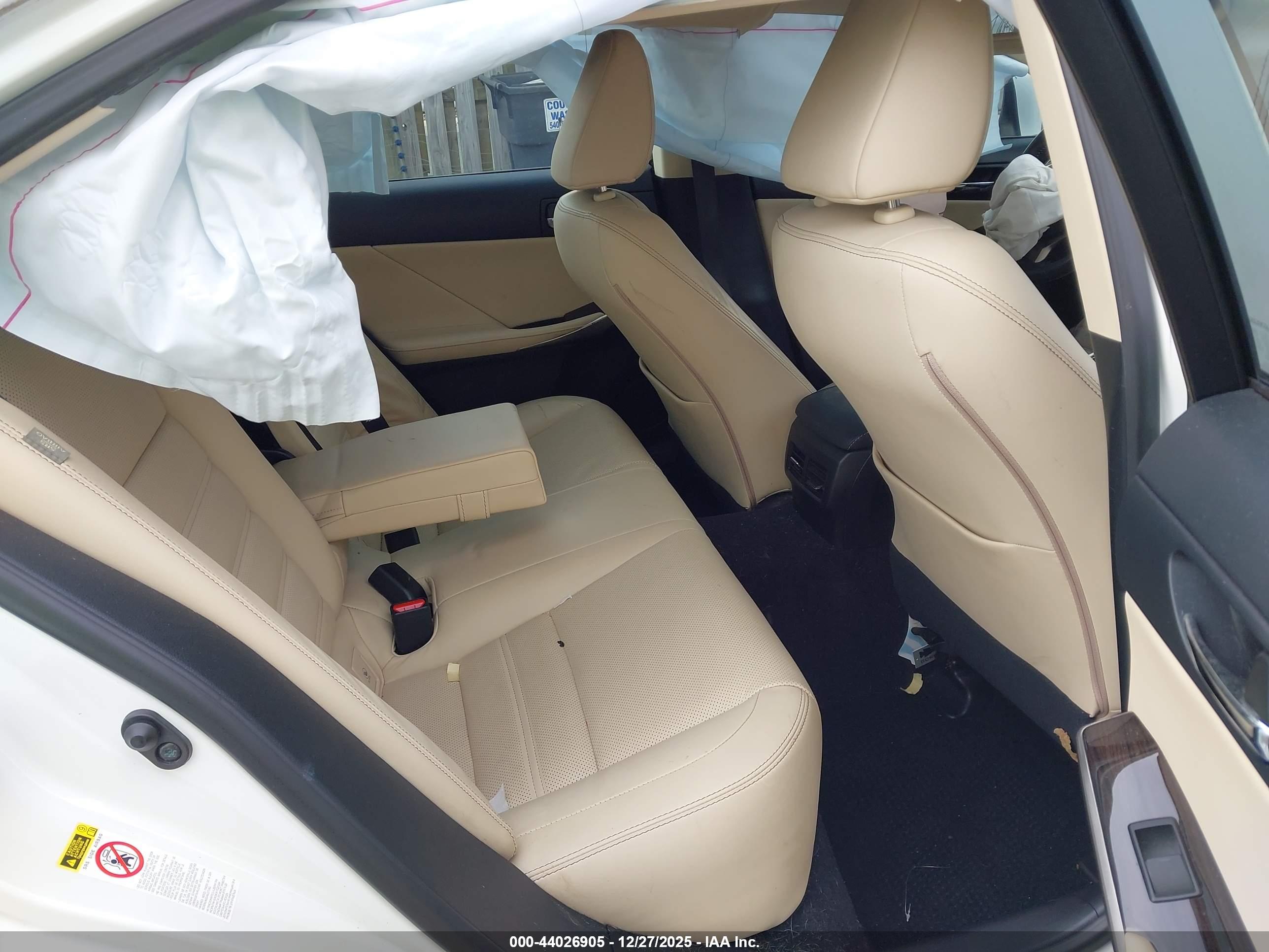 LEXUS IS image 8