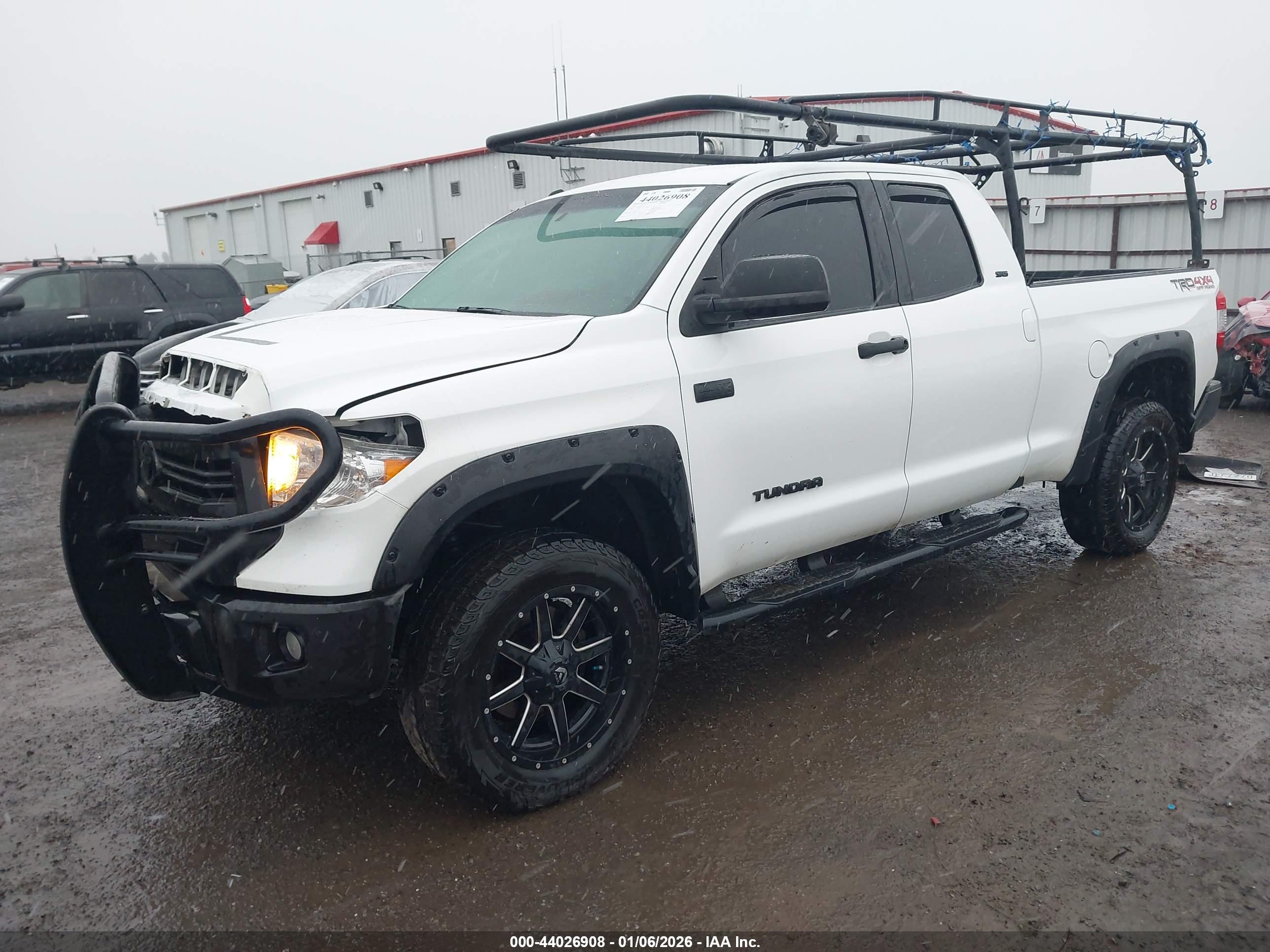 TOYOTA TUNDRA image 2