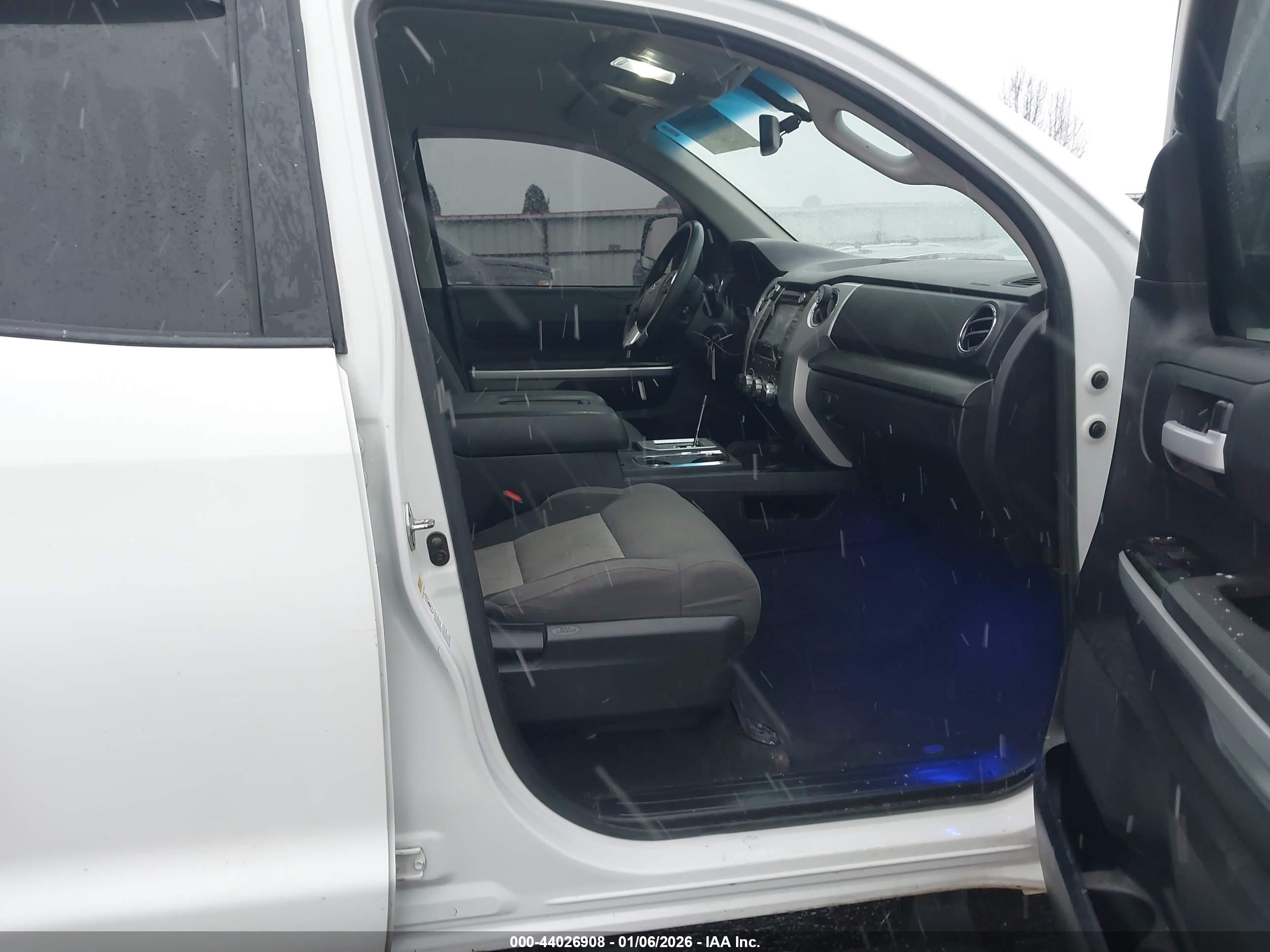 TOYOTA TUNDRA image 5