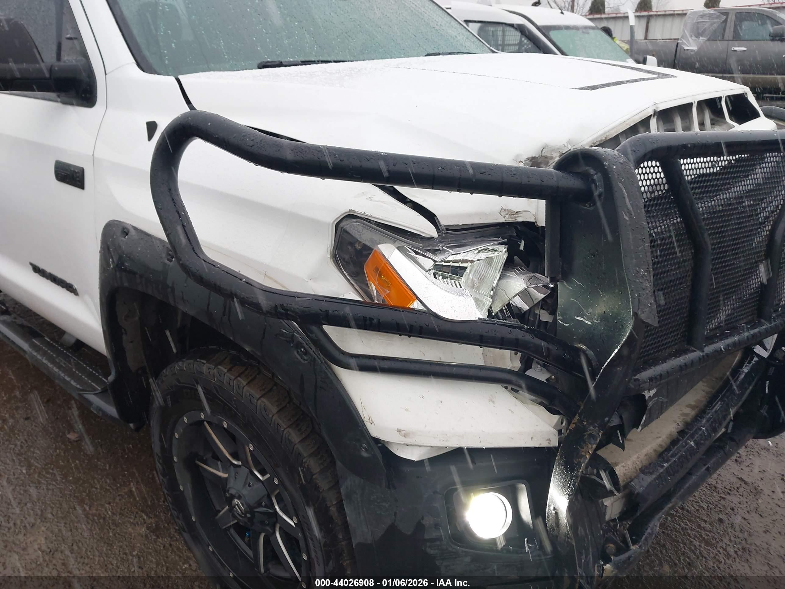 TOYOTA TUNDRA image 6