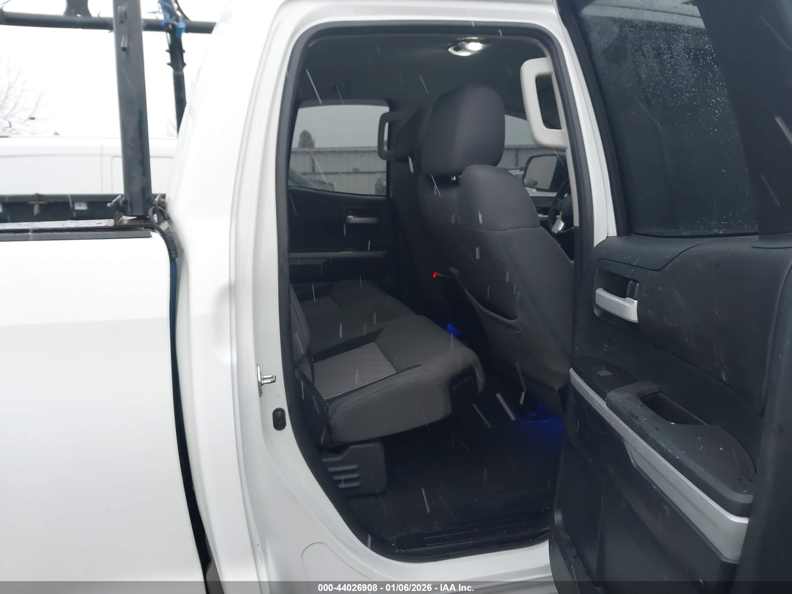TOYOTA TUNDRA image 8