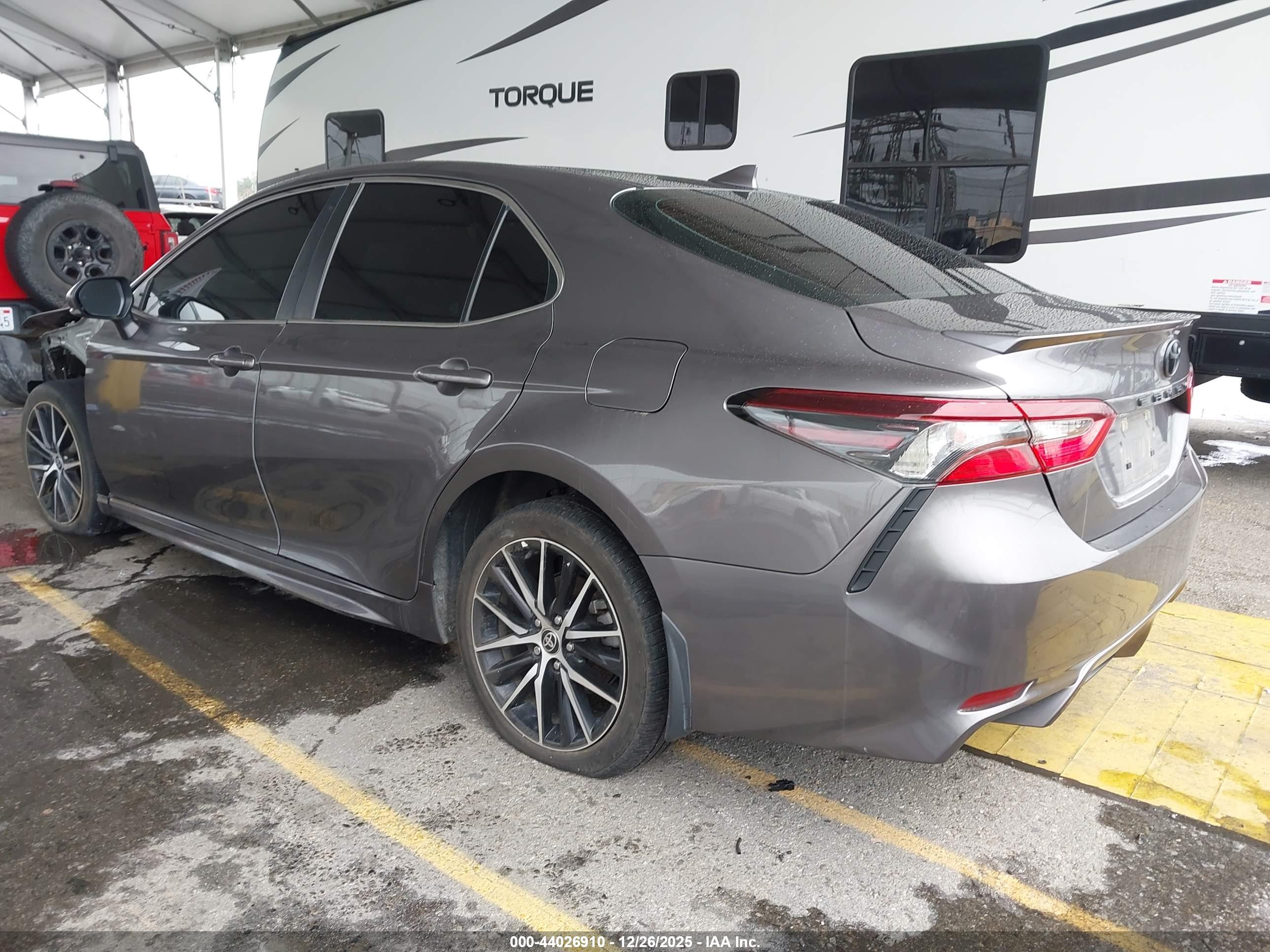 TOYOTA CAMRY image 3