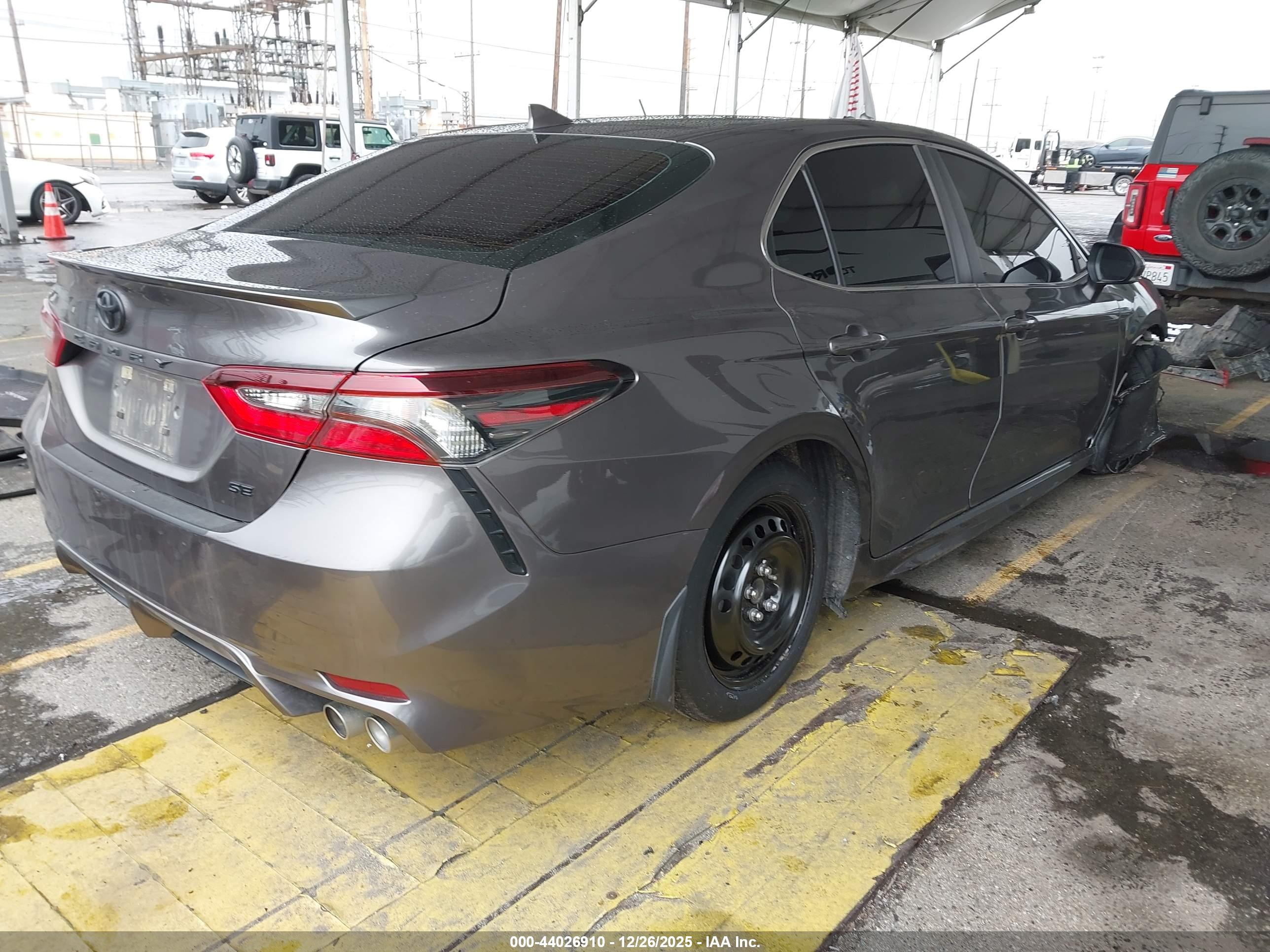 TOYOTA CAMRY image 4