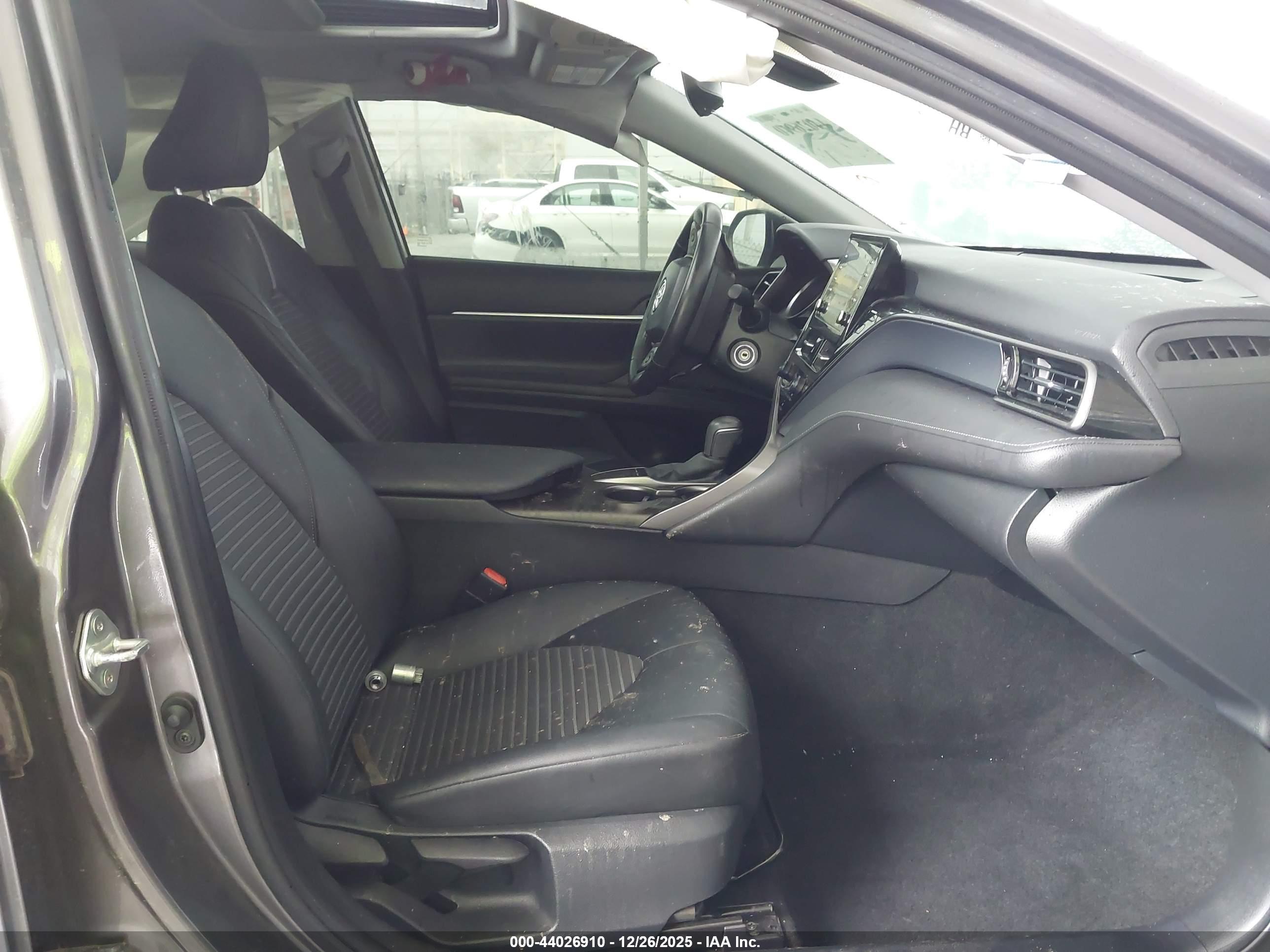 TOYOTA CAMRY image 5