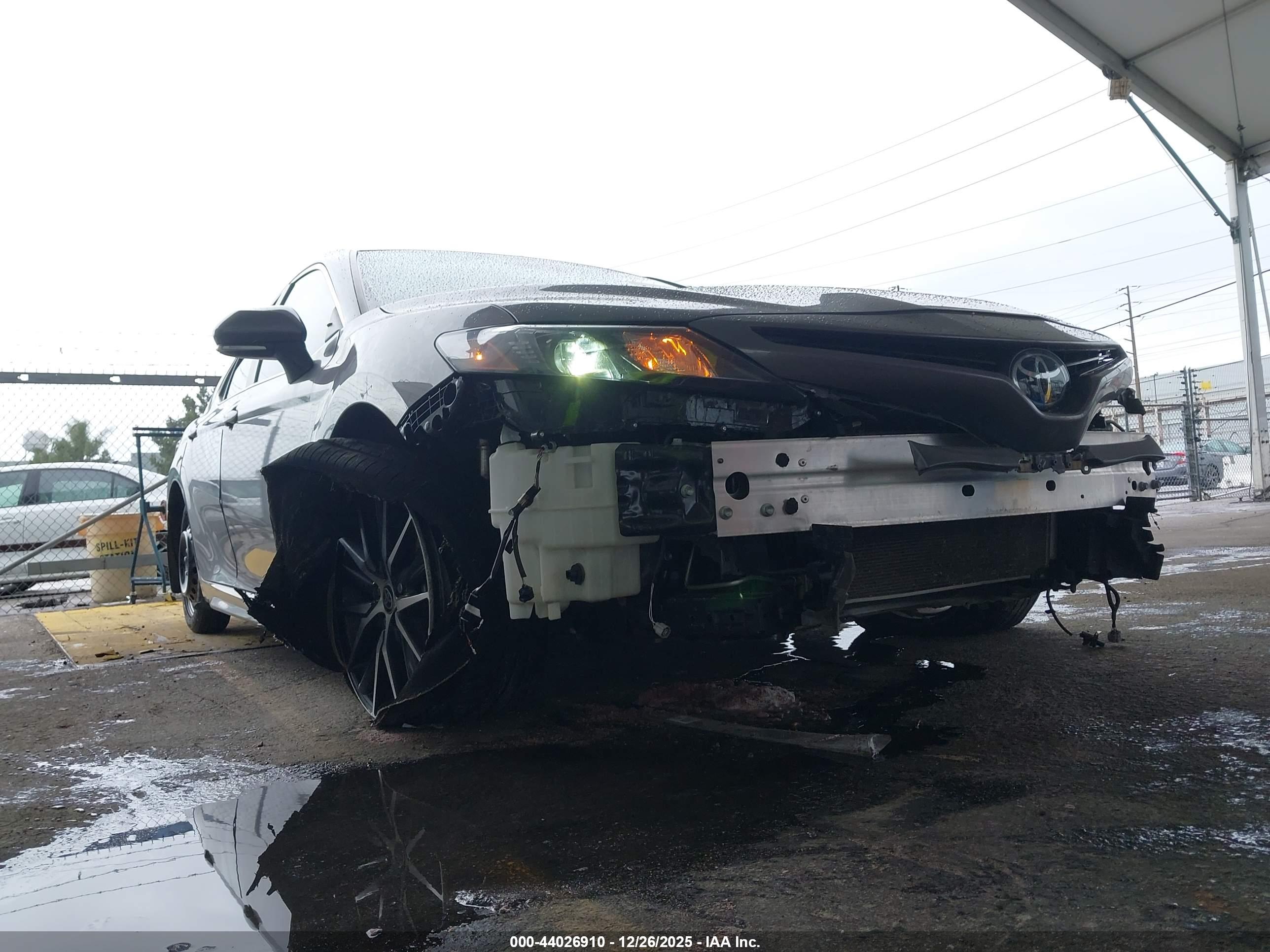 TOYOTA CAMRY image 6