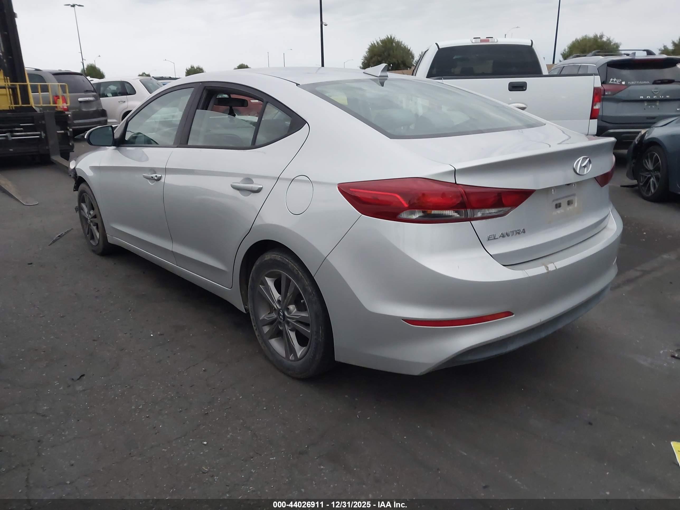 HYUNDAI ELANTRA image 3
