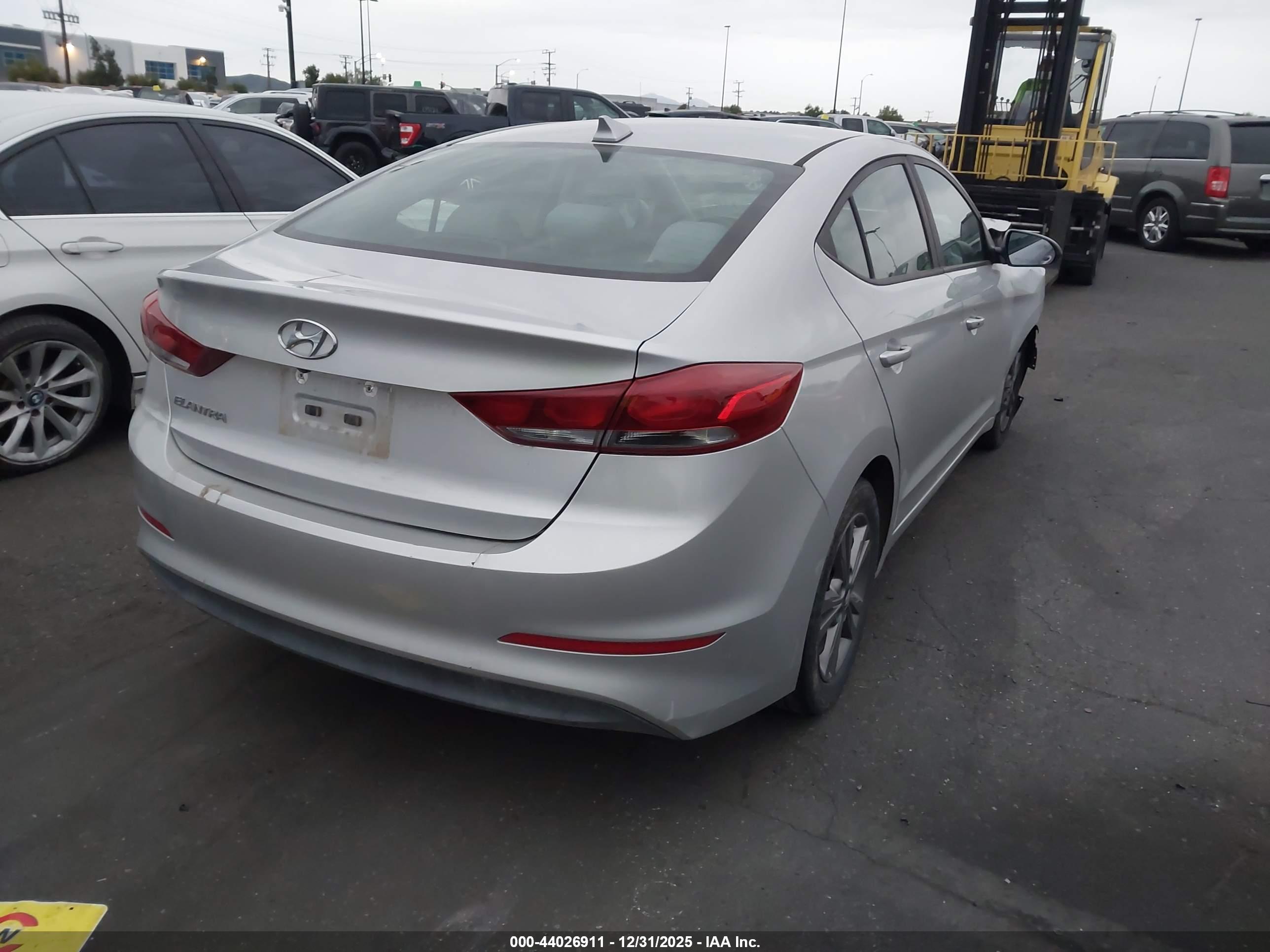 HYUNDAI ELANTRA image 4