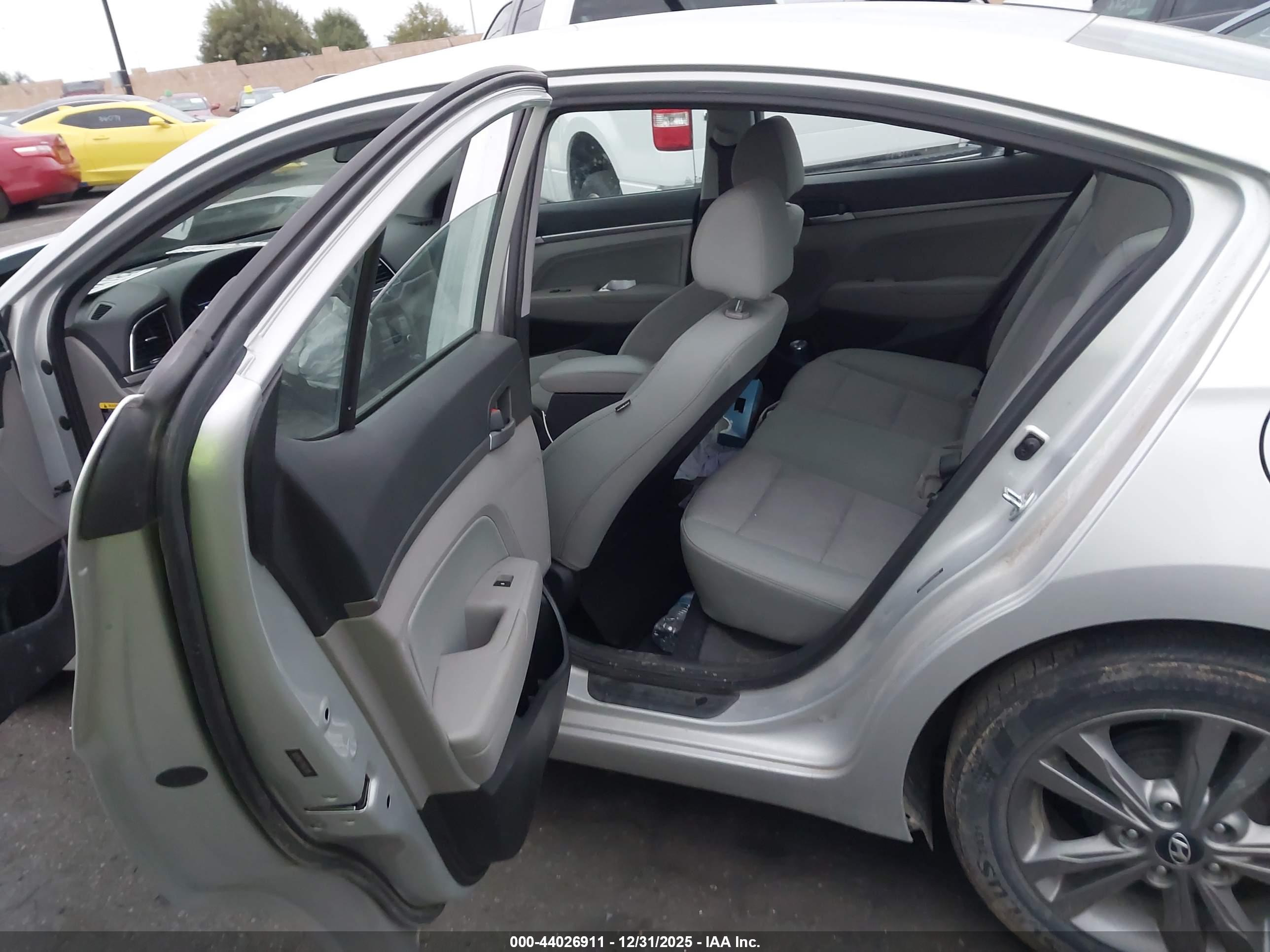 HYUNDAI ELANTRA image 8