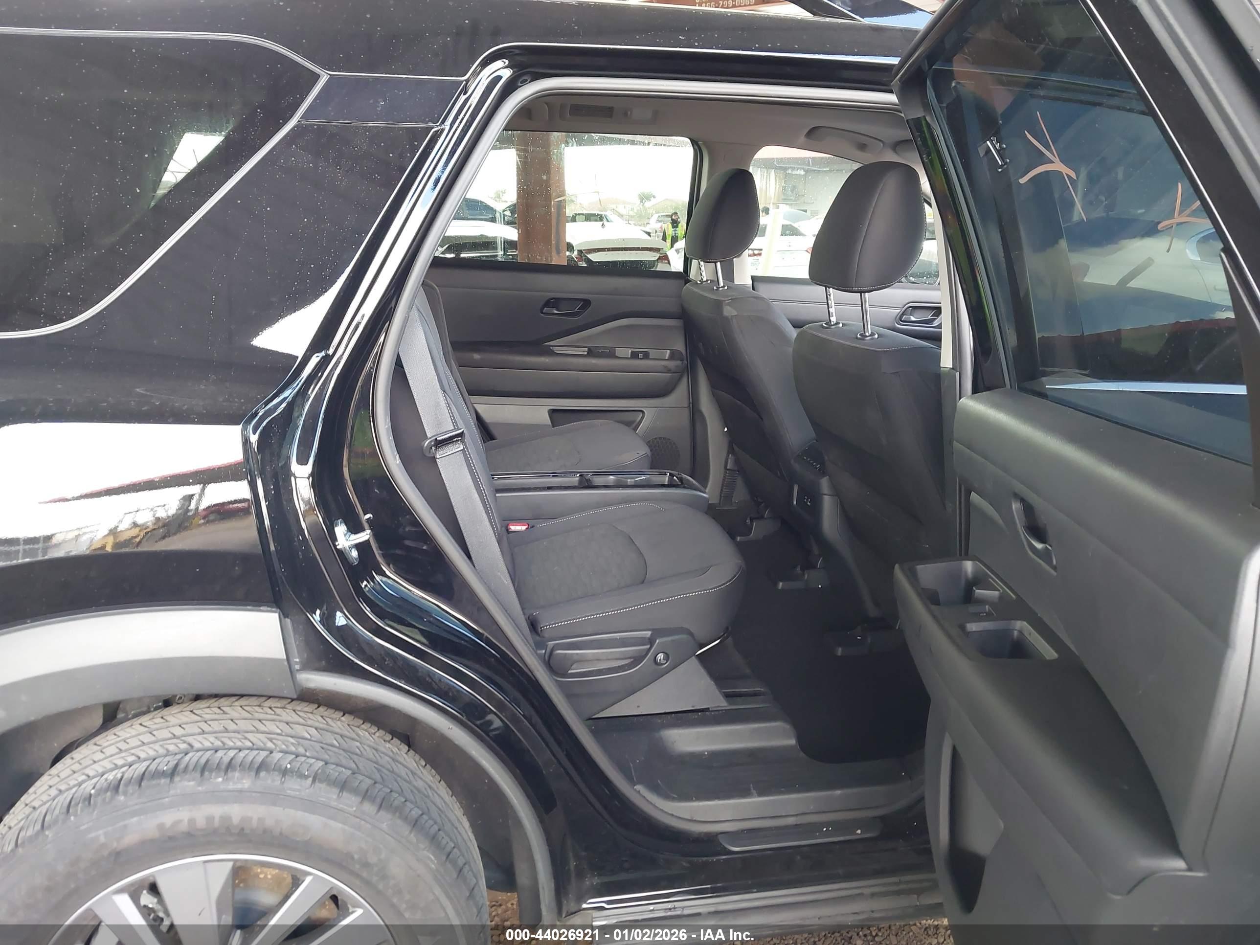 NISSAN PATHFINDER image 8