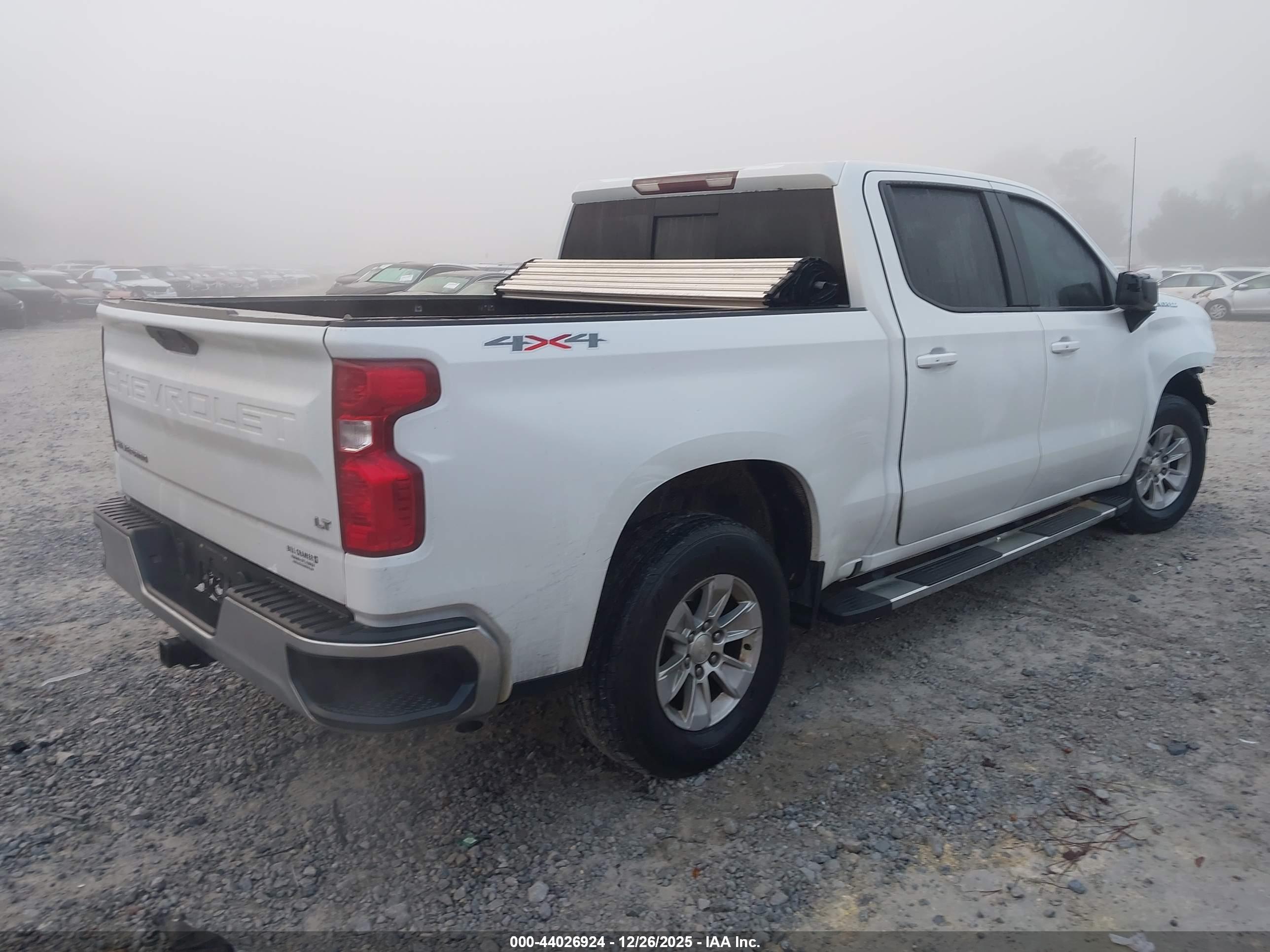CHEVROLET SILVERADO image 4
