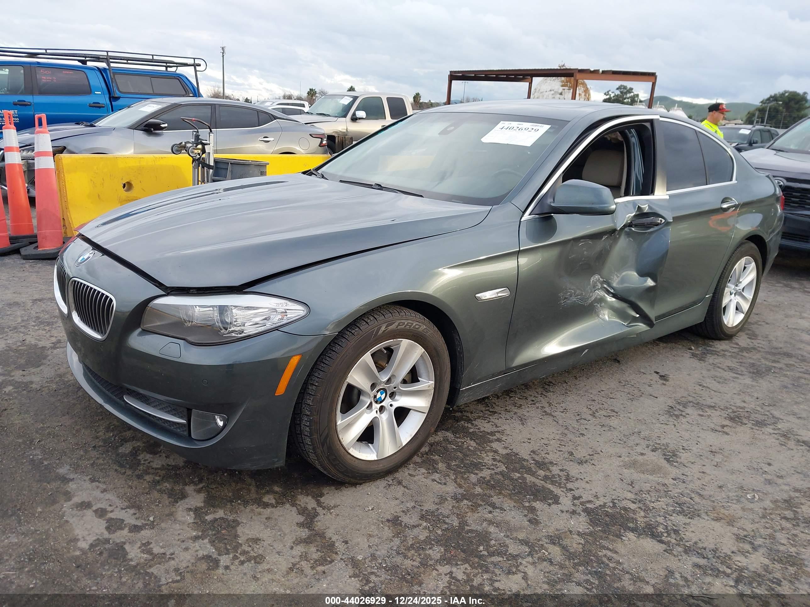 BMW 528I image 2