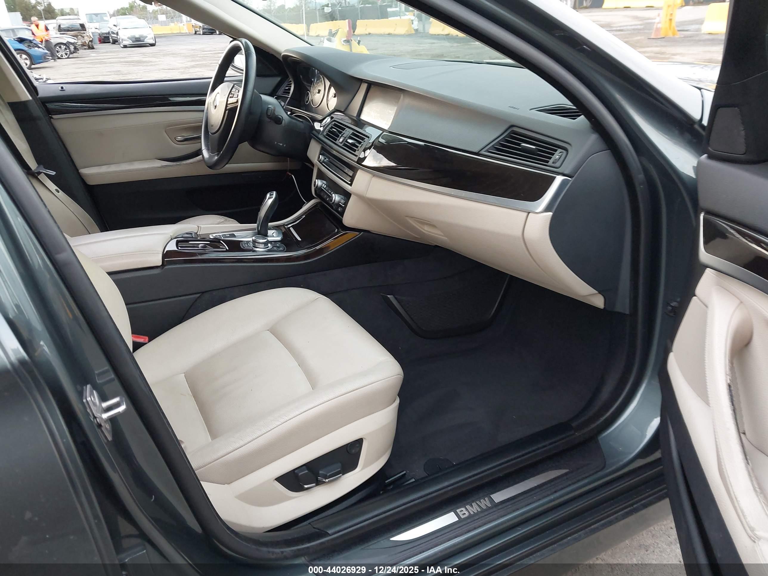 BMW 528I image 5