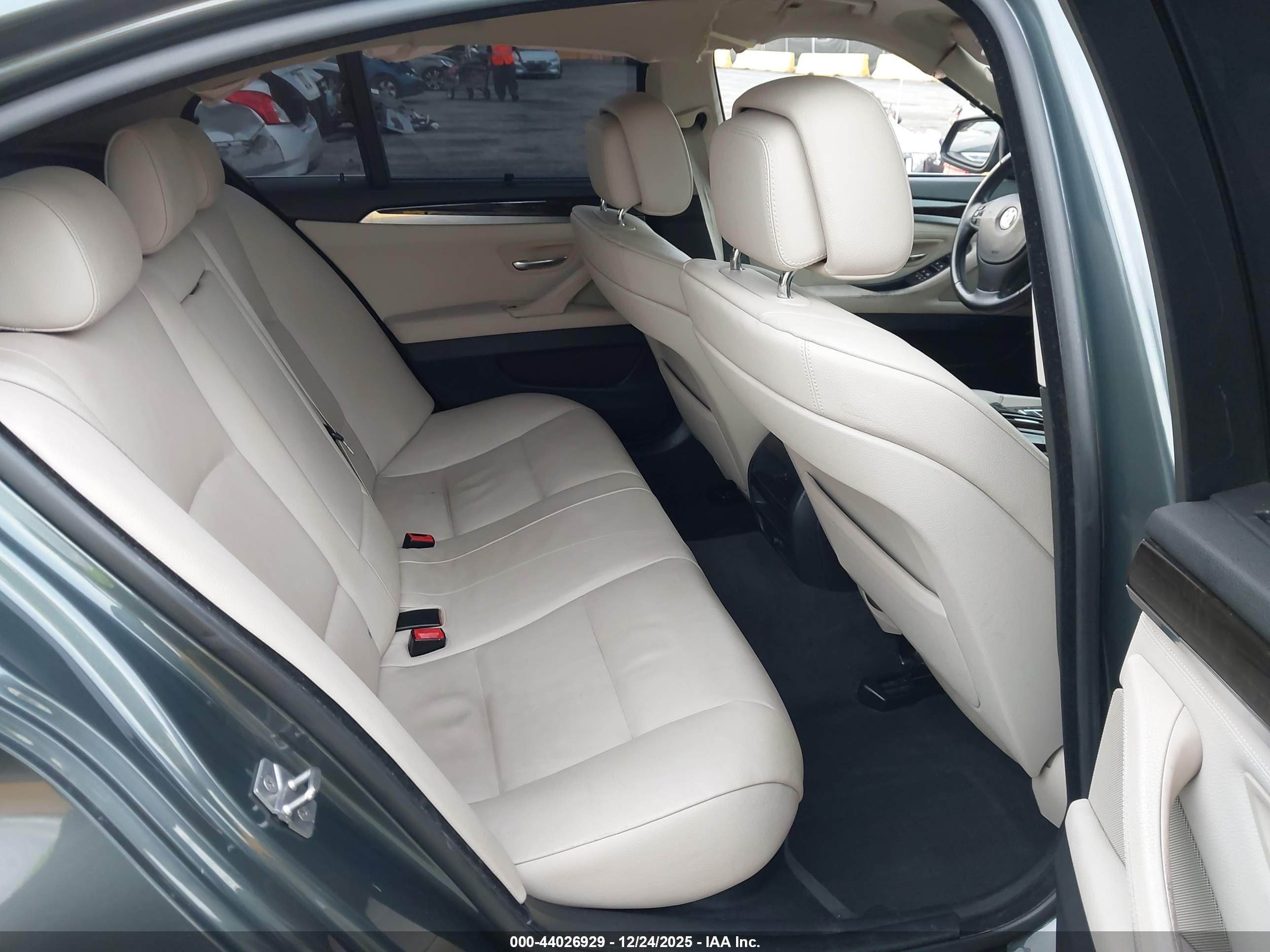 BMW 528I image 8