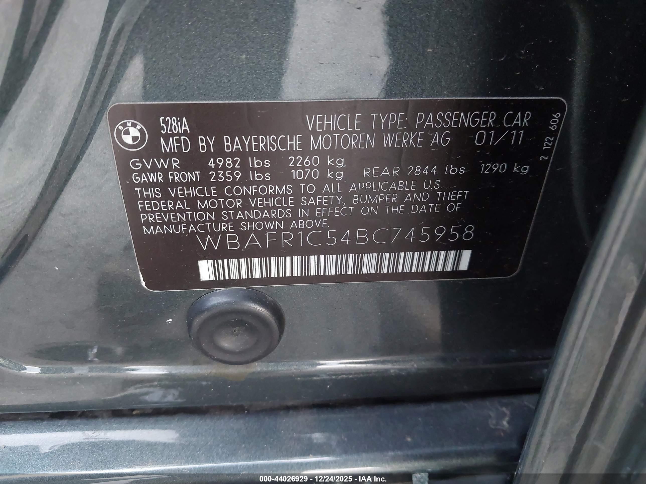 BMW 528I image 9
