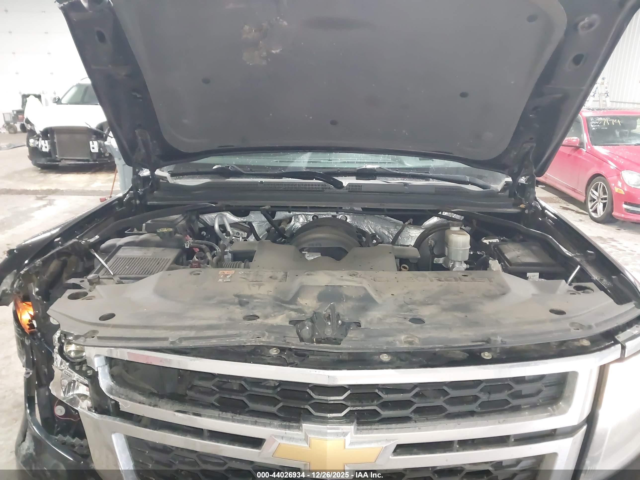 CHEVROLET SUBURBAN image 10
