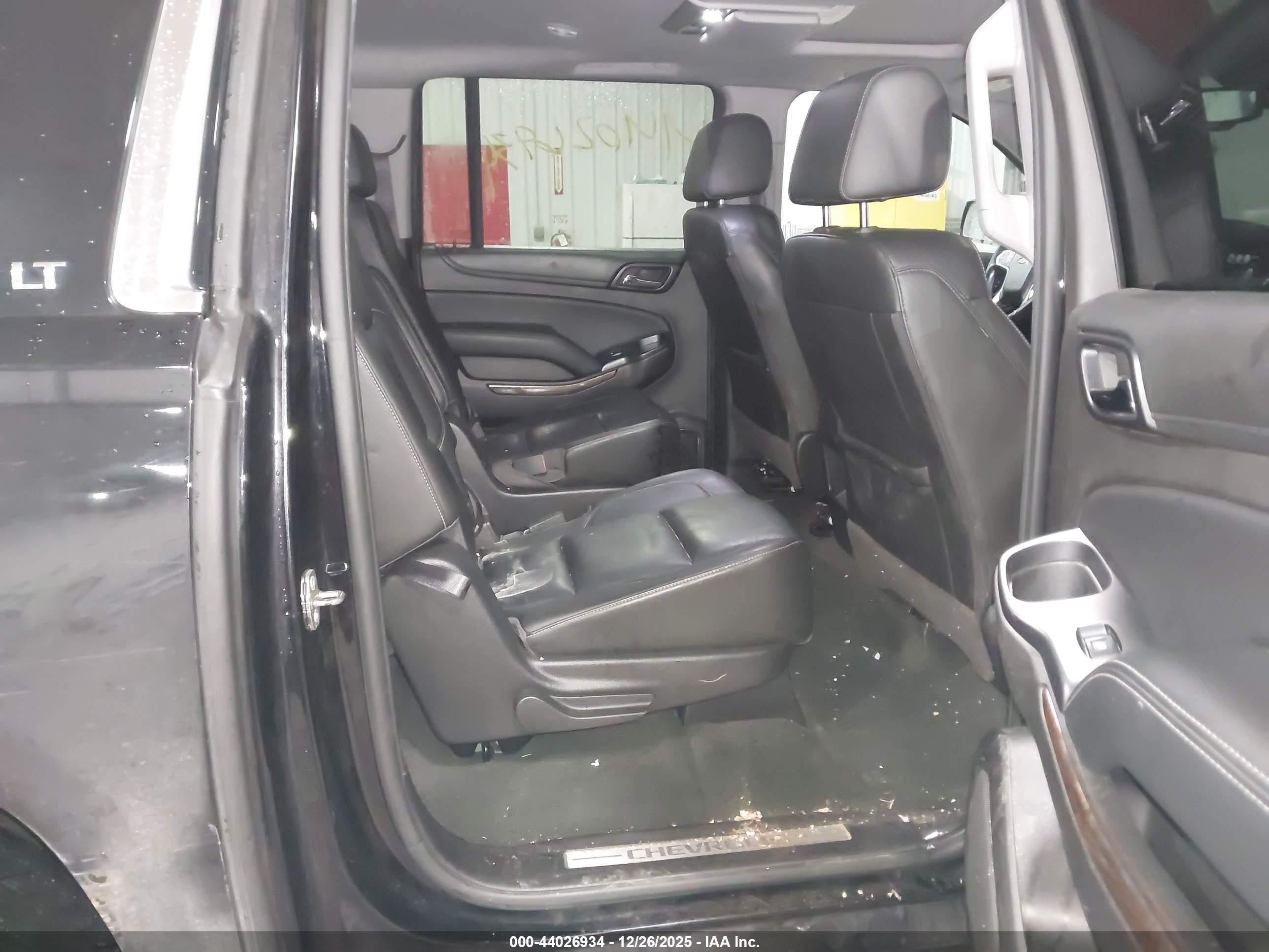 CHEVROLET SUBURBAN image 8