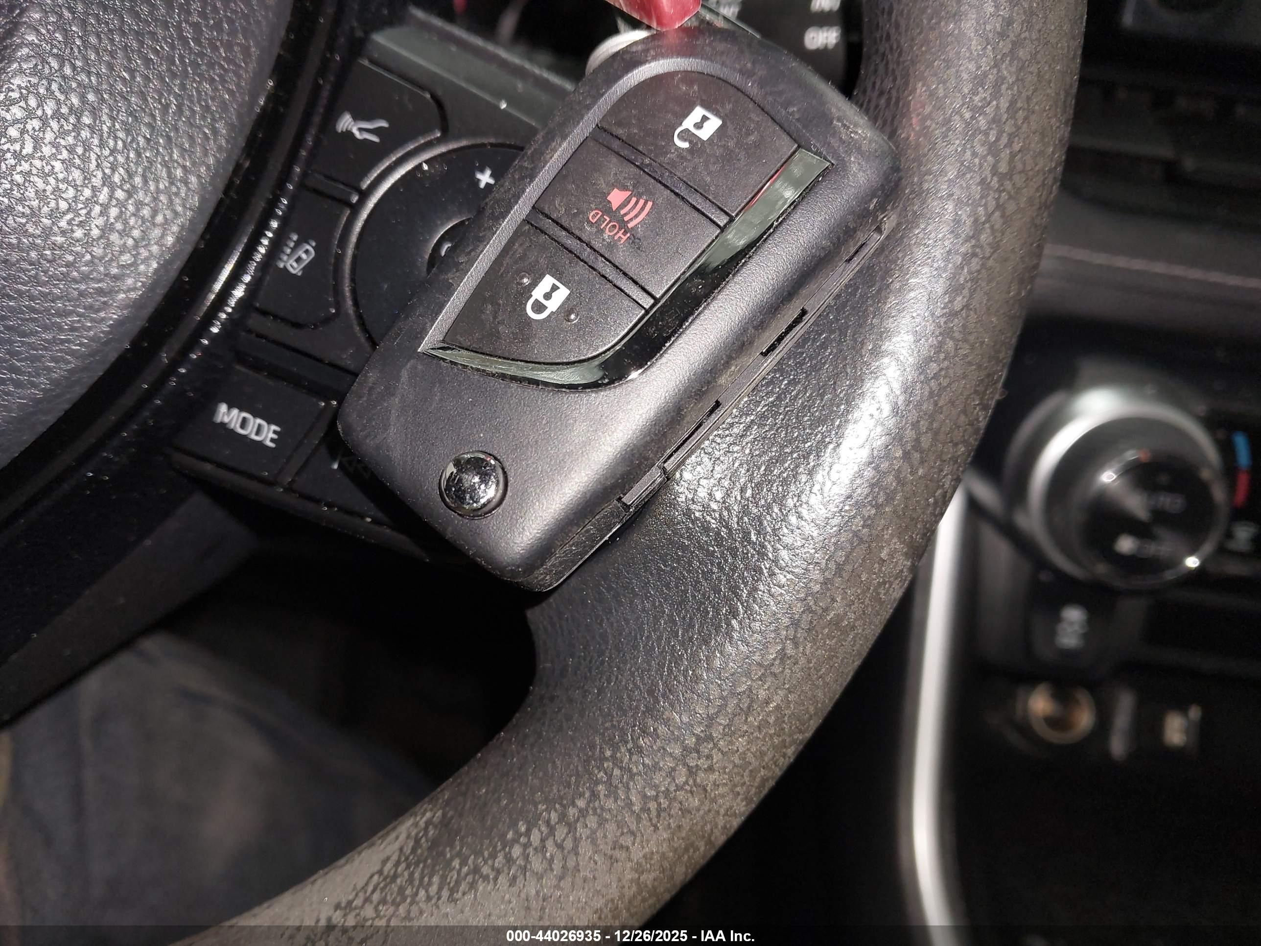 TOYOTA RAV4 image 11
