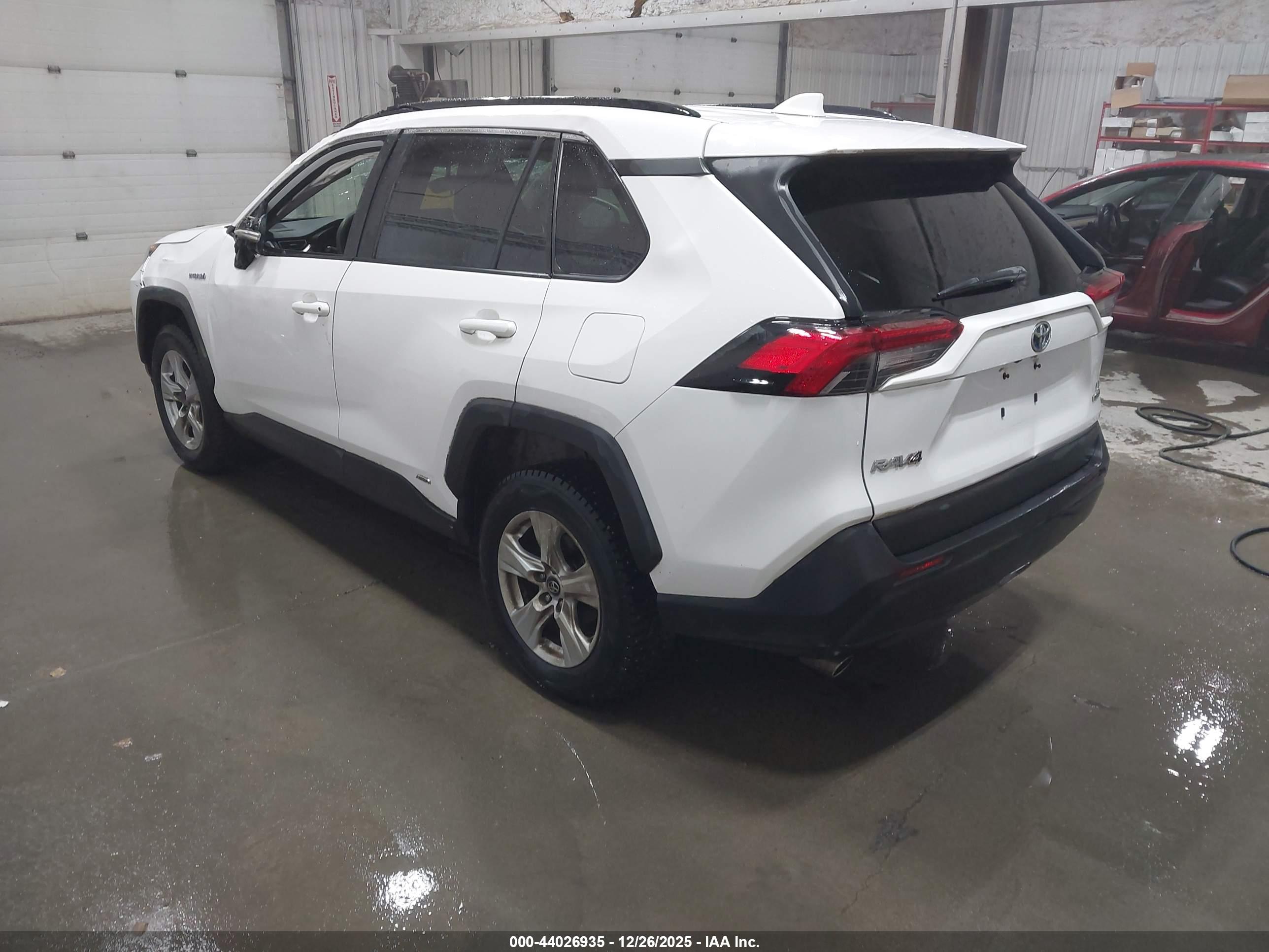 TOYOTA RAV4 image 3