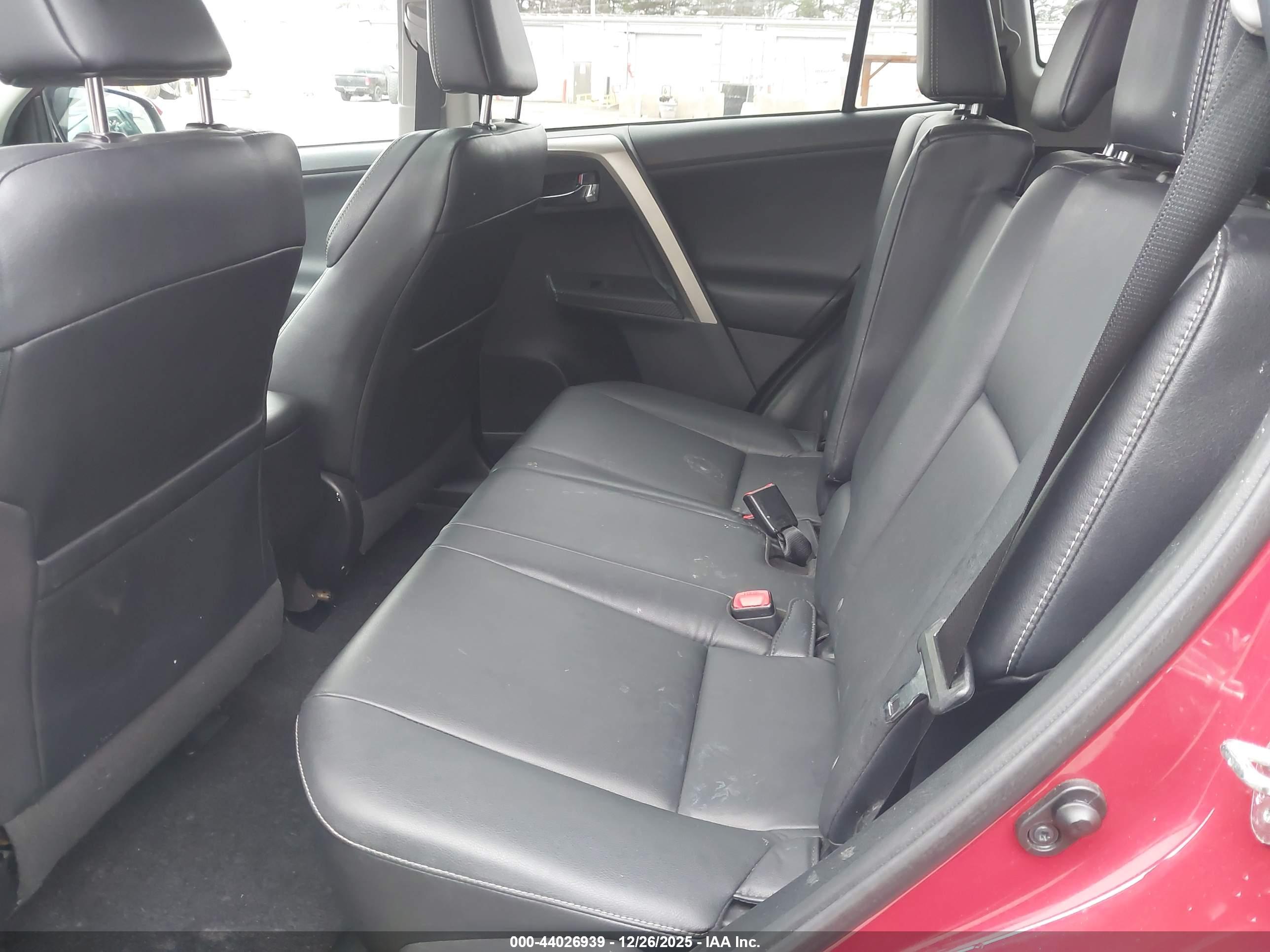 TOYOTA RAV4 image 8