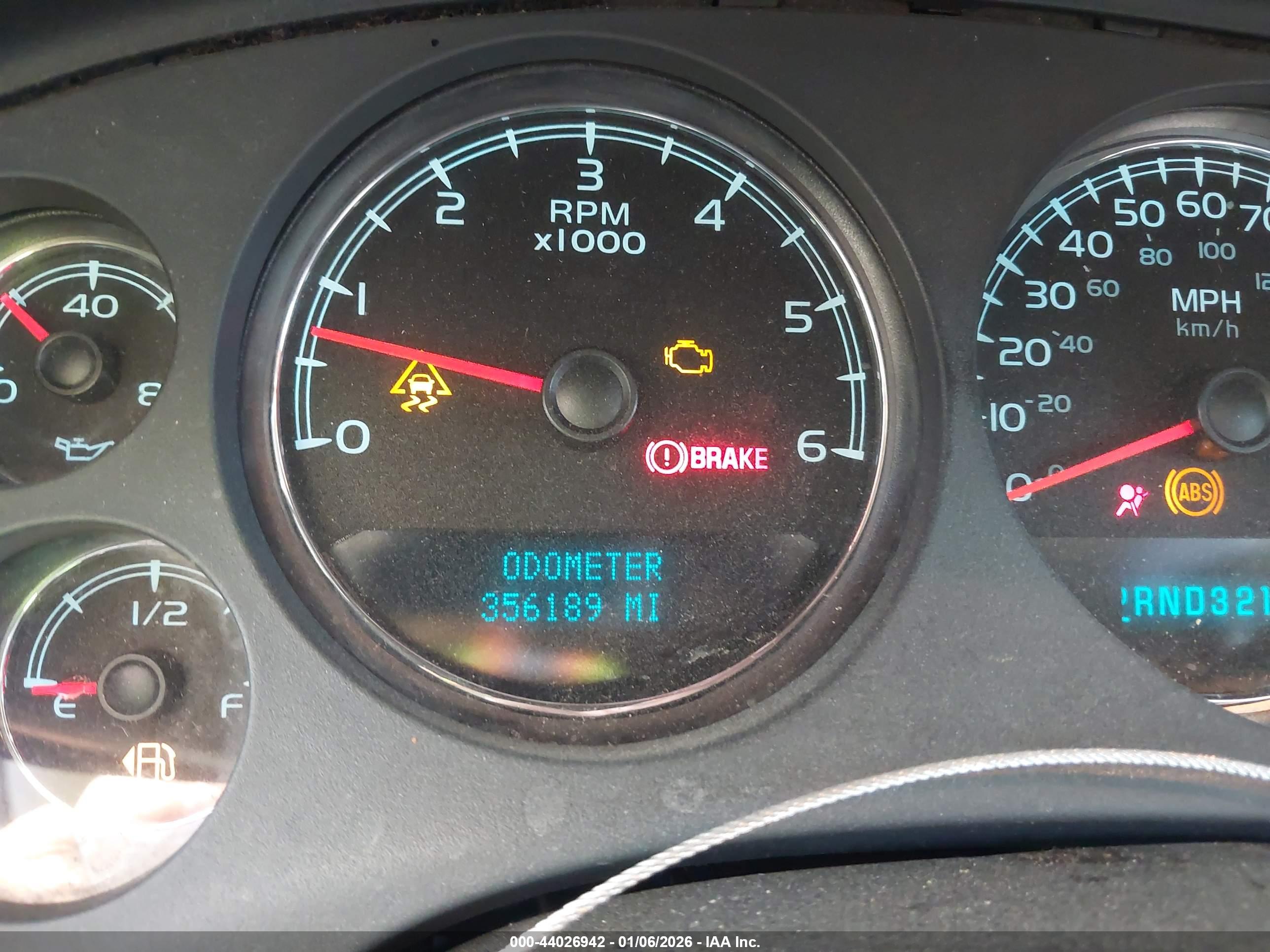 CHEVROLET TAHOE image 7