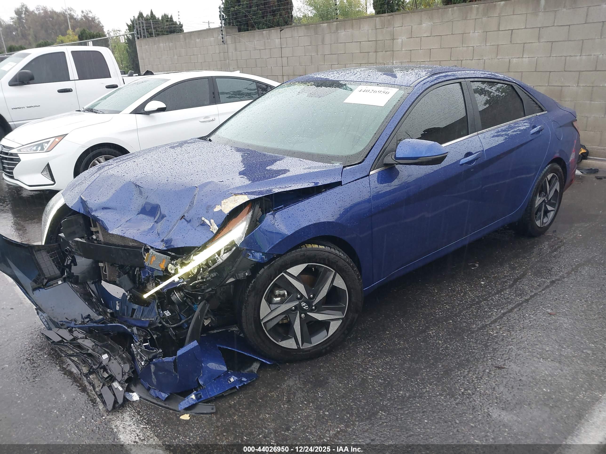HYUNDAI ELANTRA image 2