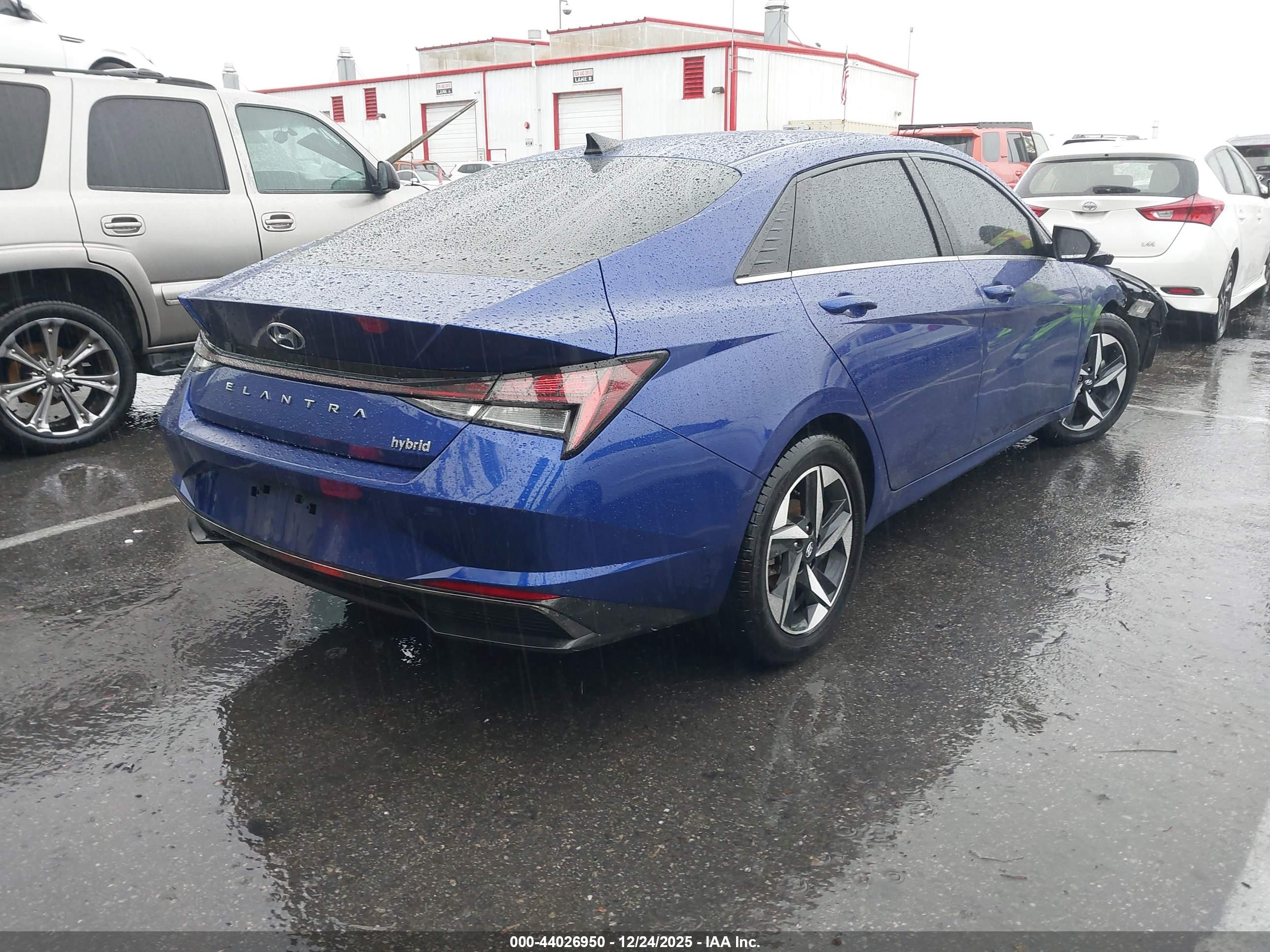 HYUNDAI ELANTRA image 4