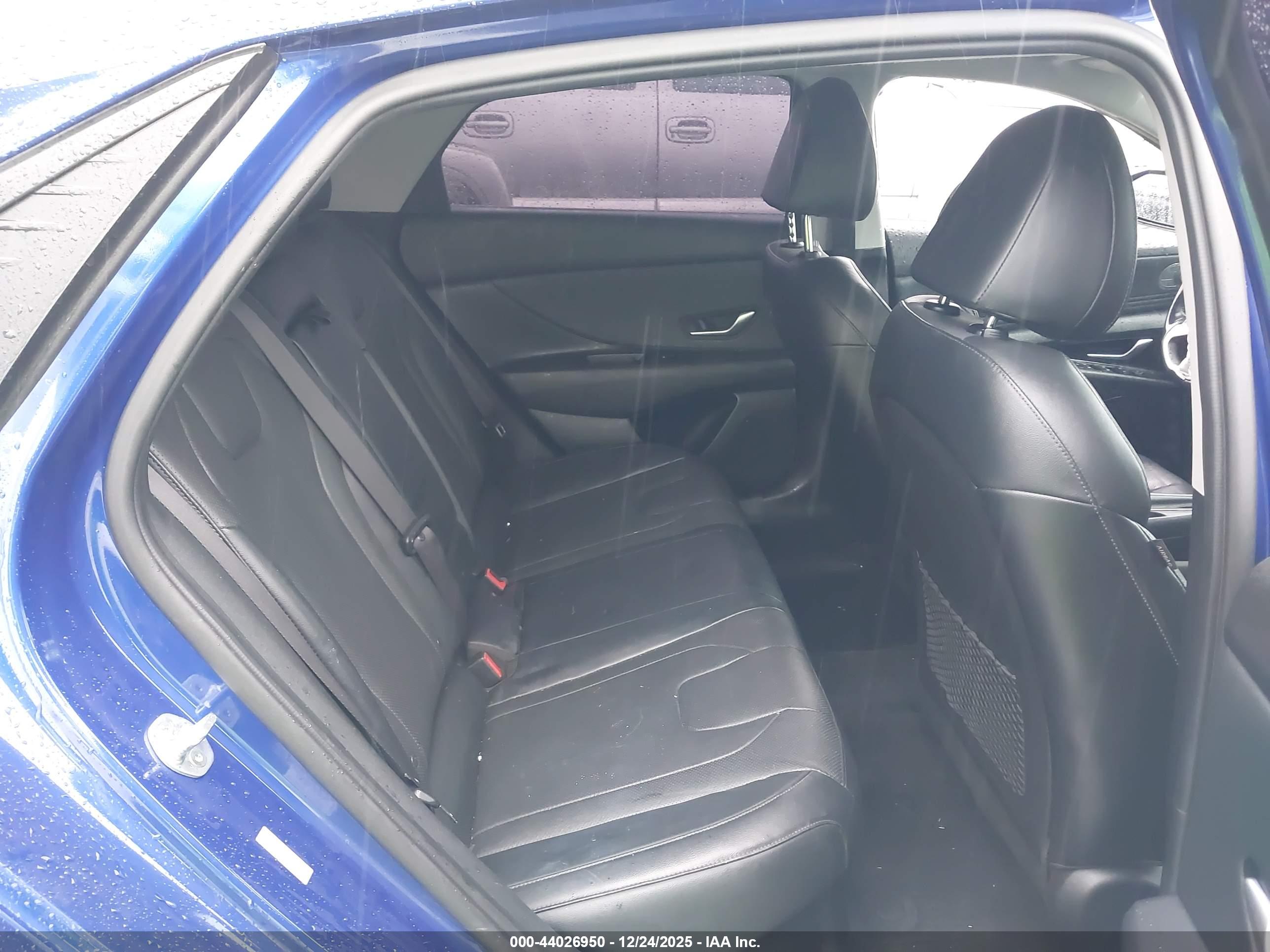 HYUNDAI ELANTRA image 8