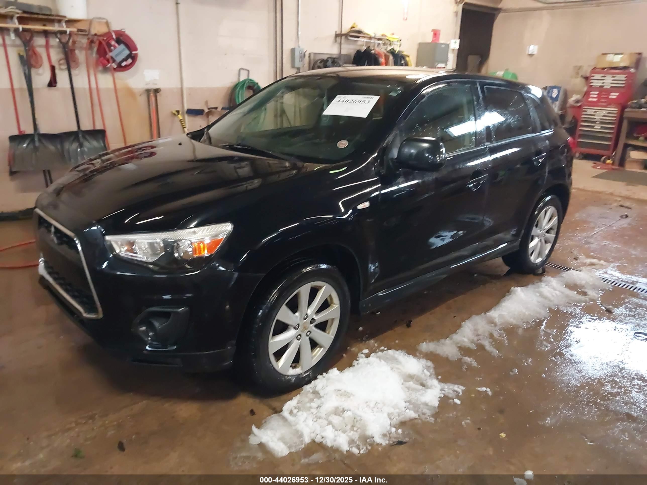 MITSUBISHI OUTLANDER image 2