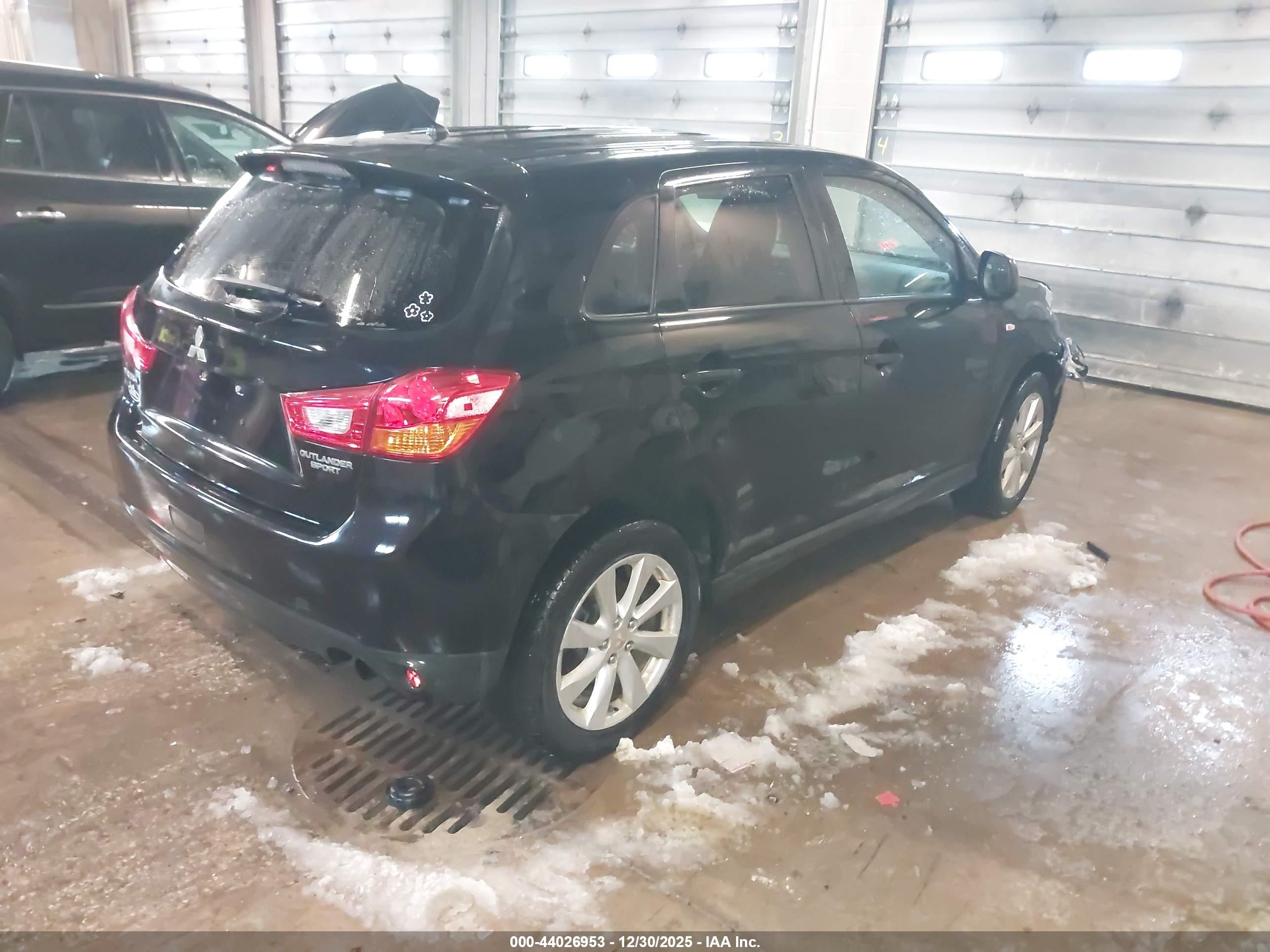 MITSUBISHI OUTLANDER image 4