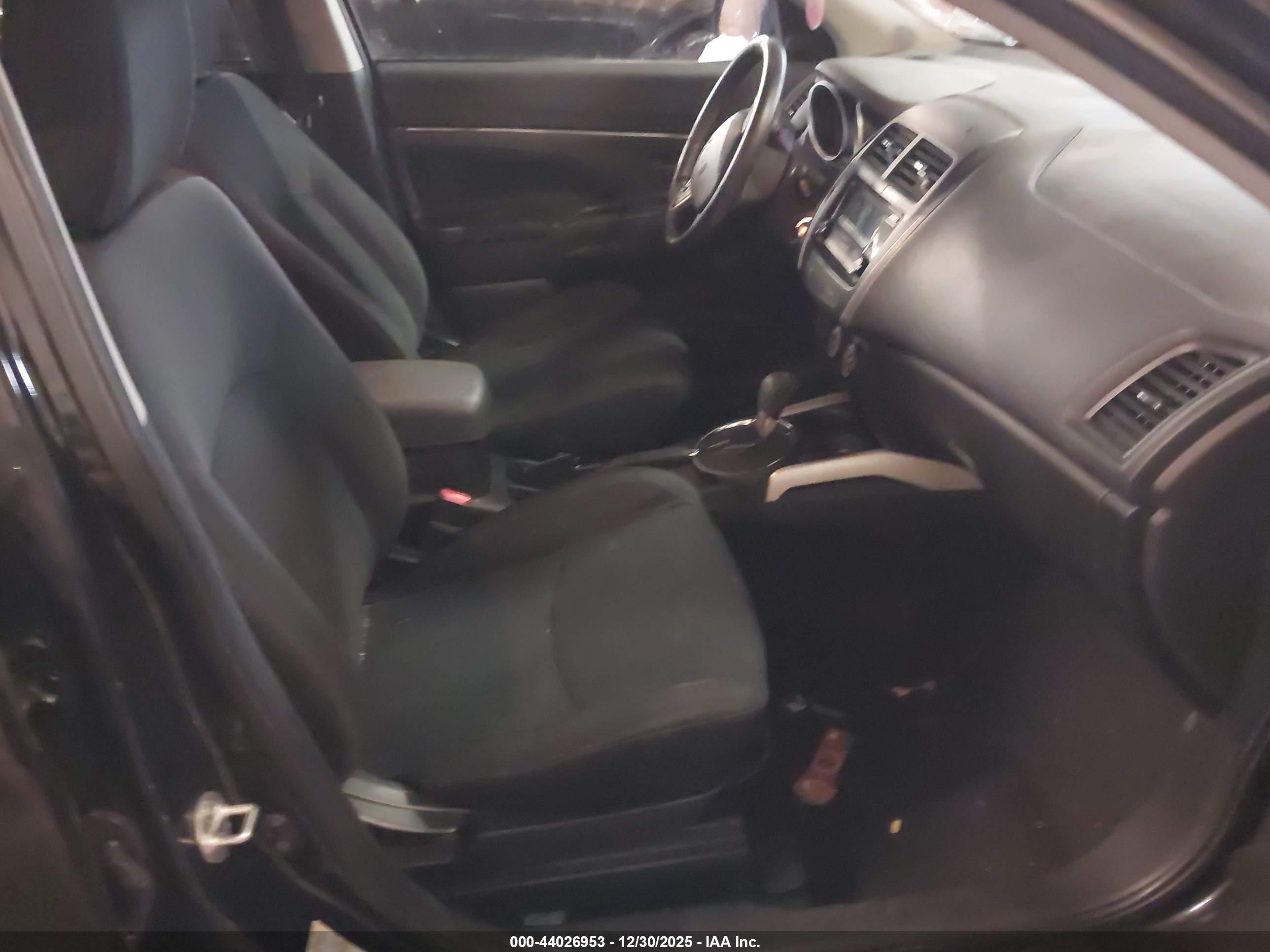 MITSUBISHI OUTLANDER image 5