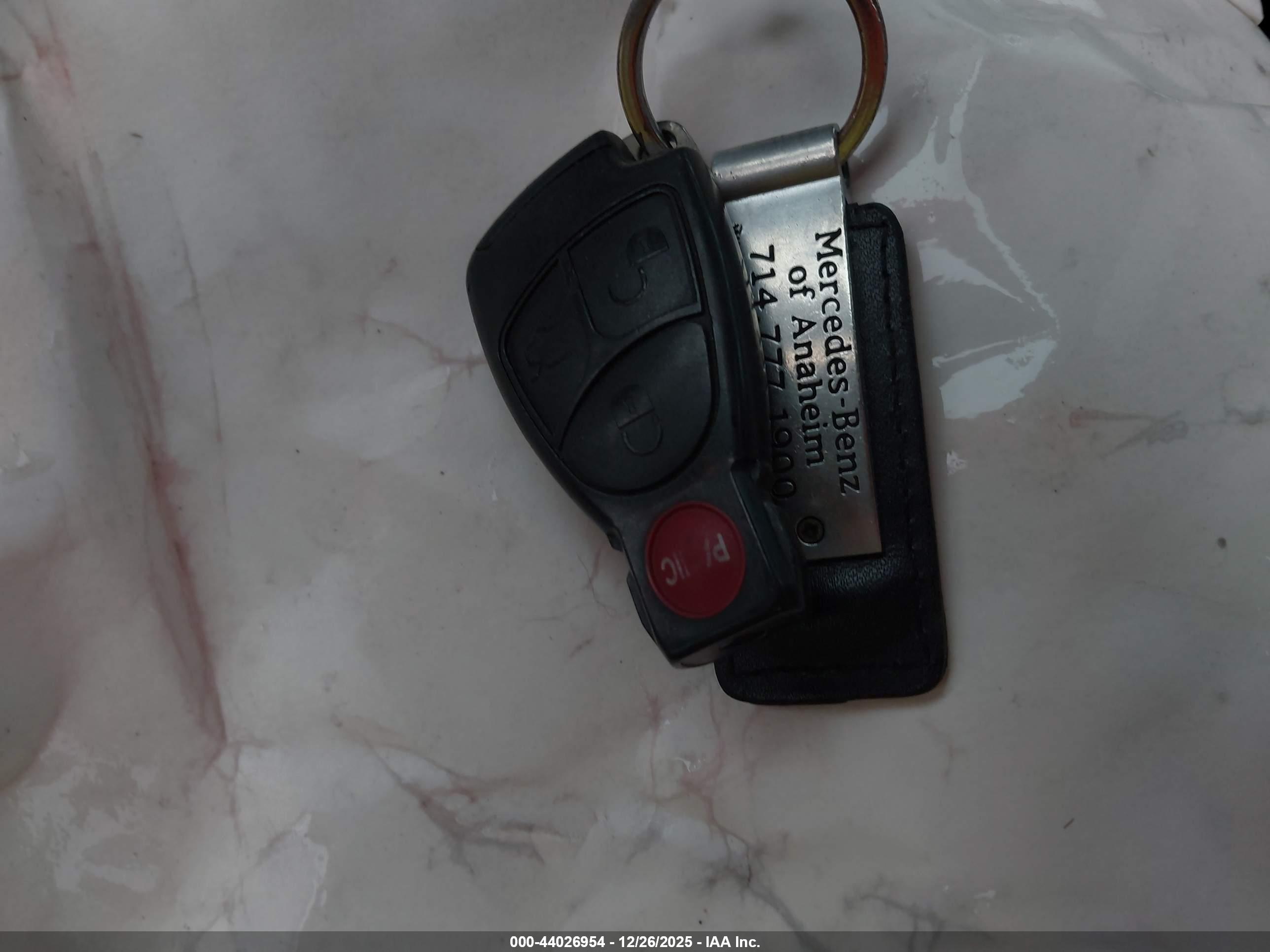 MERCEDES-BENZ E image 11