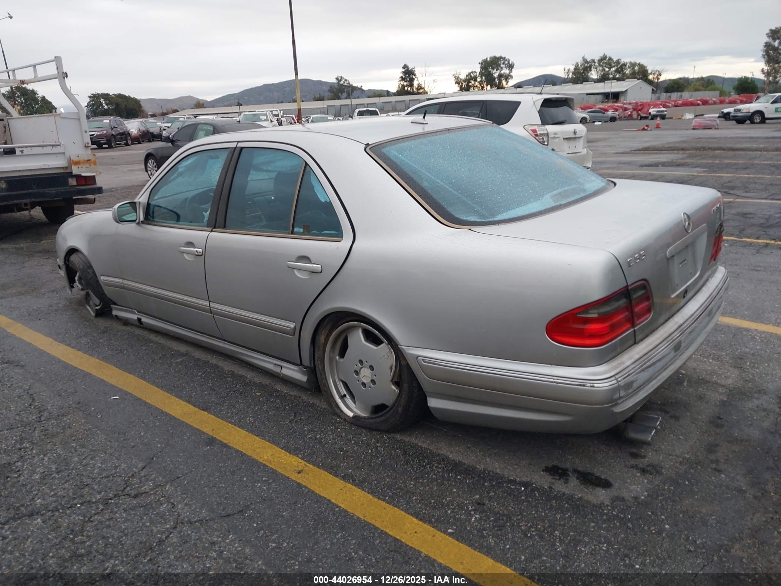 MERCEDES-BENZ E image 3