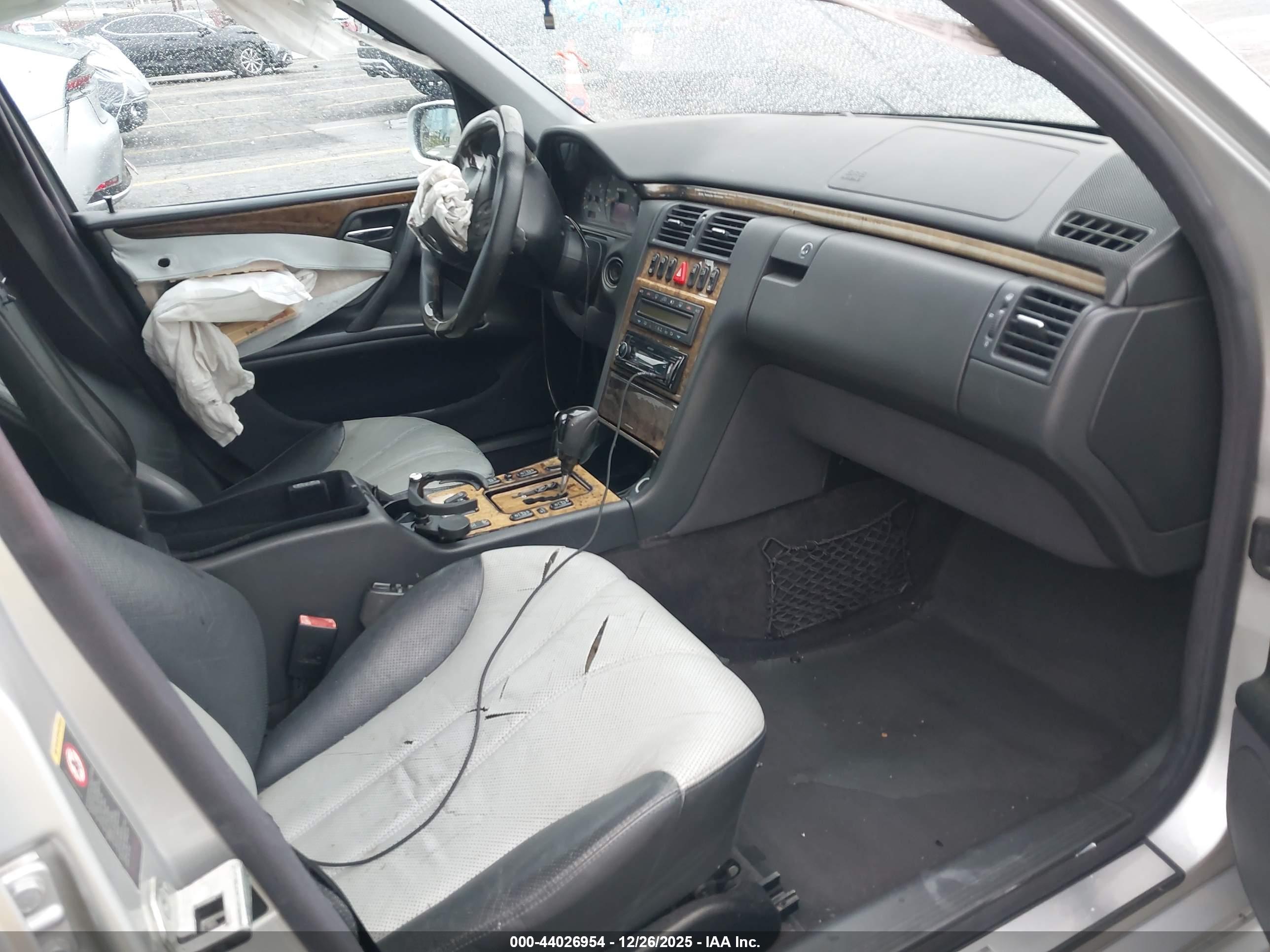 MERCEDES-BENZ E image 5