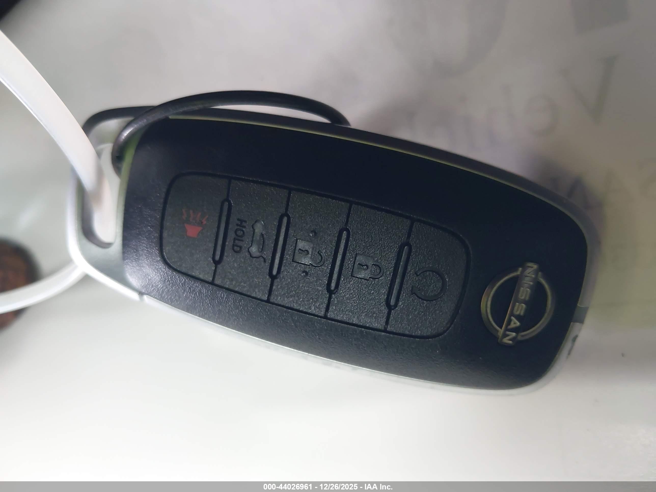 NISSAN ROGUE image 11