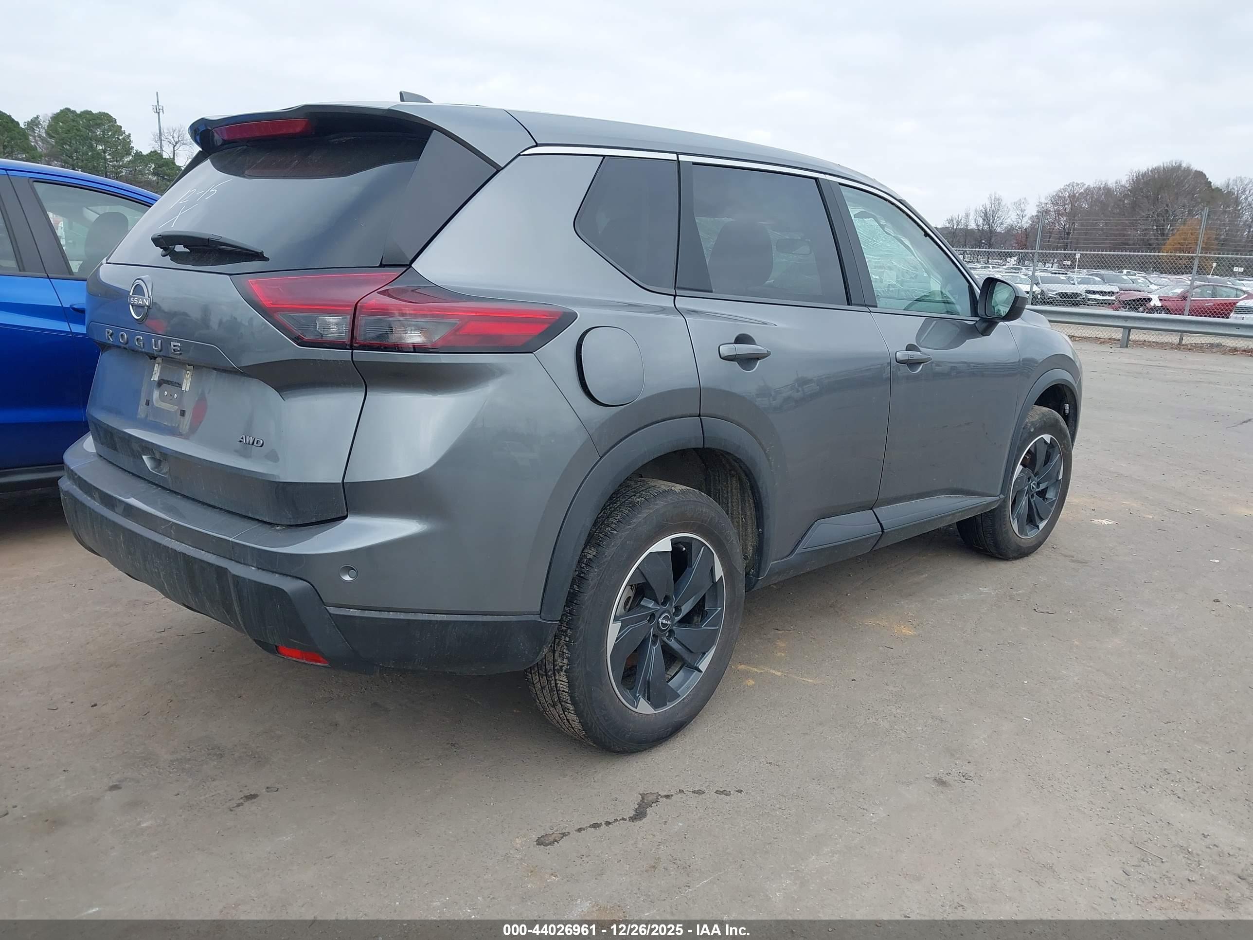NISSAN ROGUE image 4