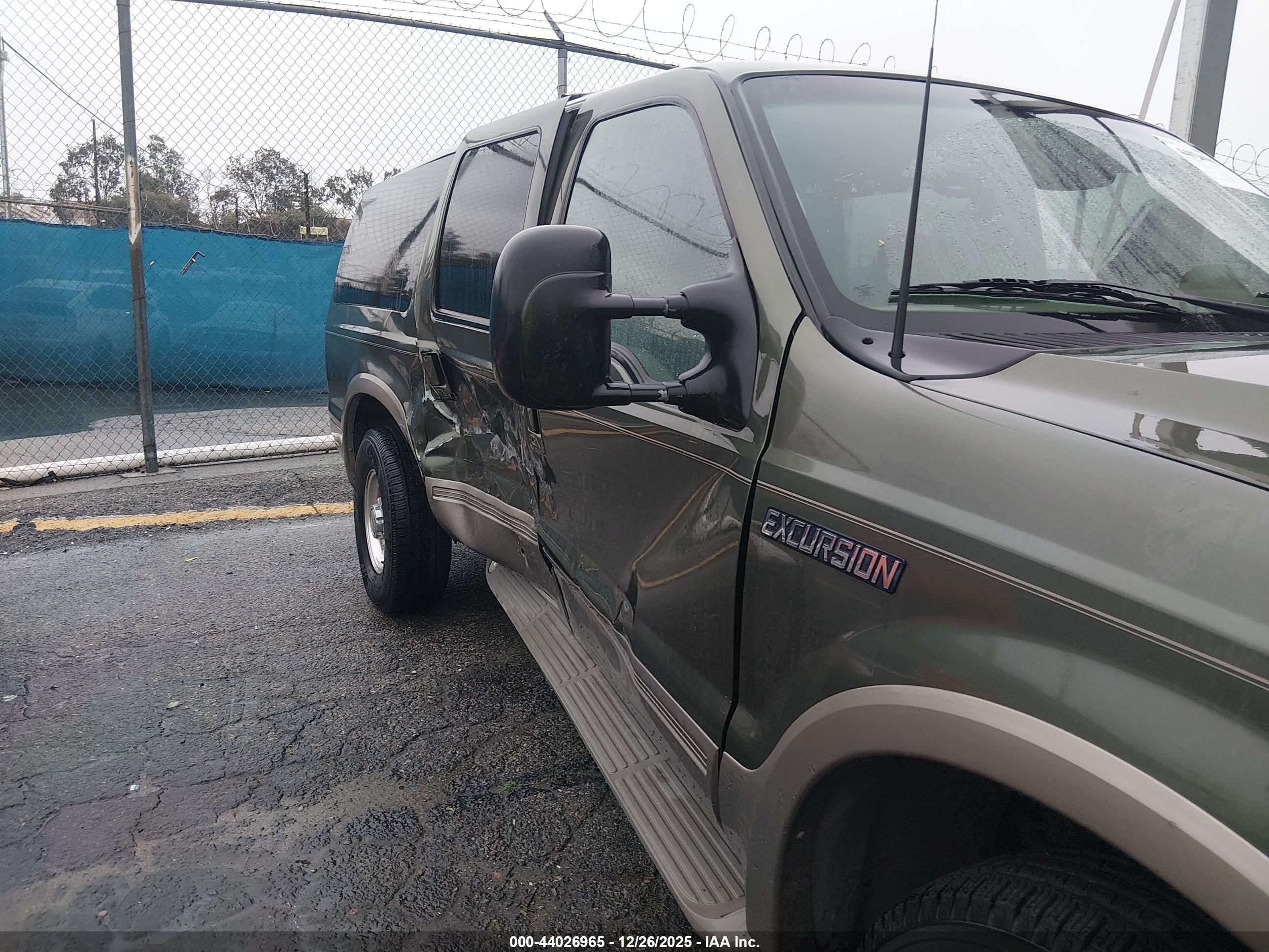FORD EXCURSION image 6