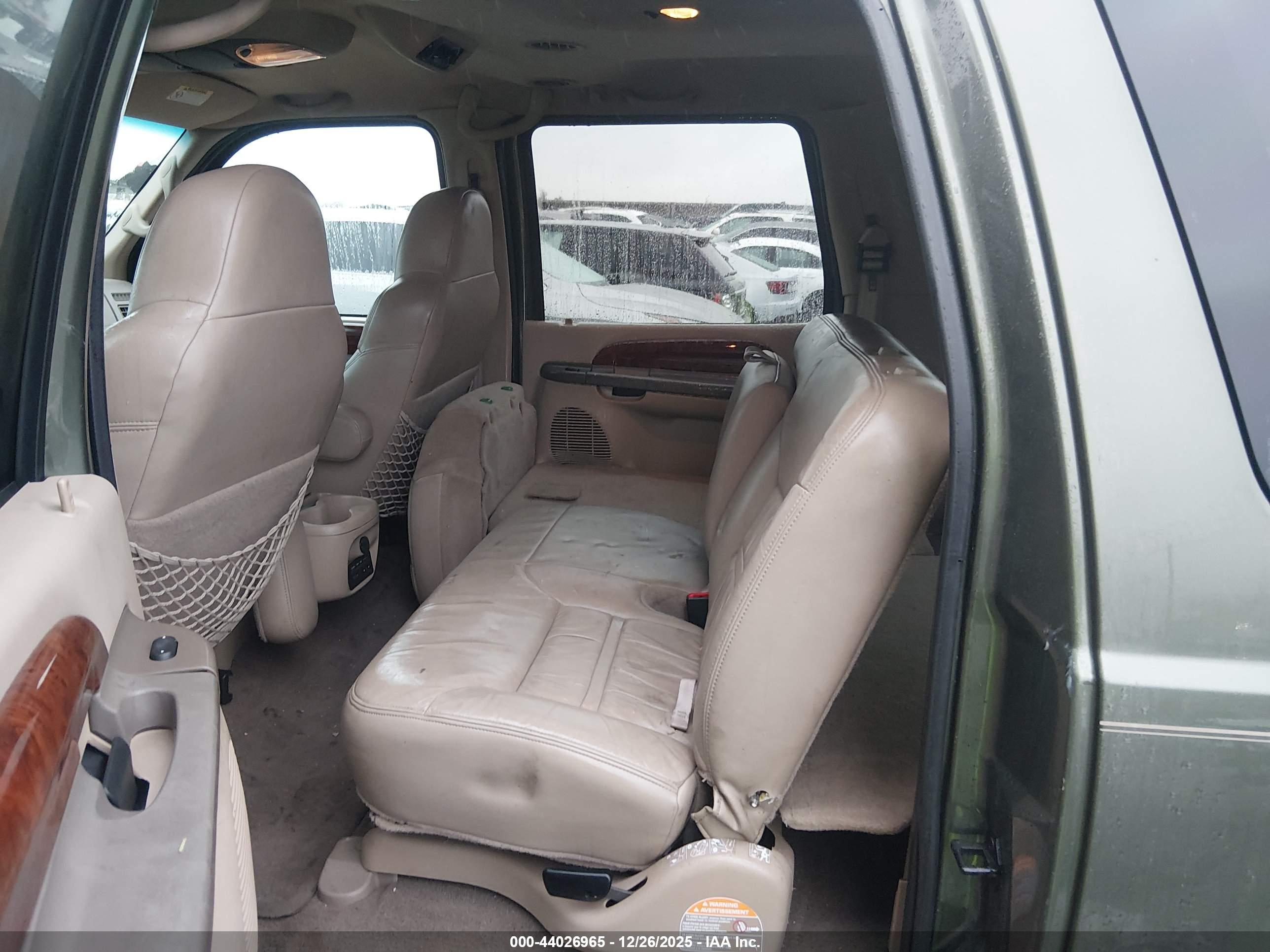 FORD EXCURSION image 8