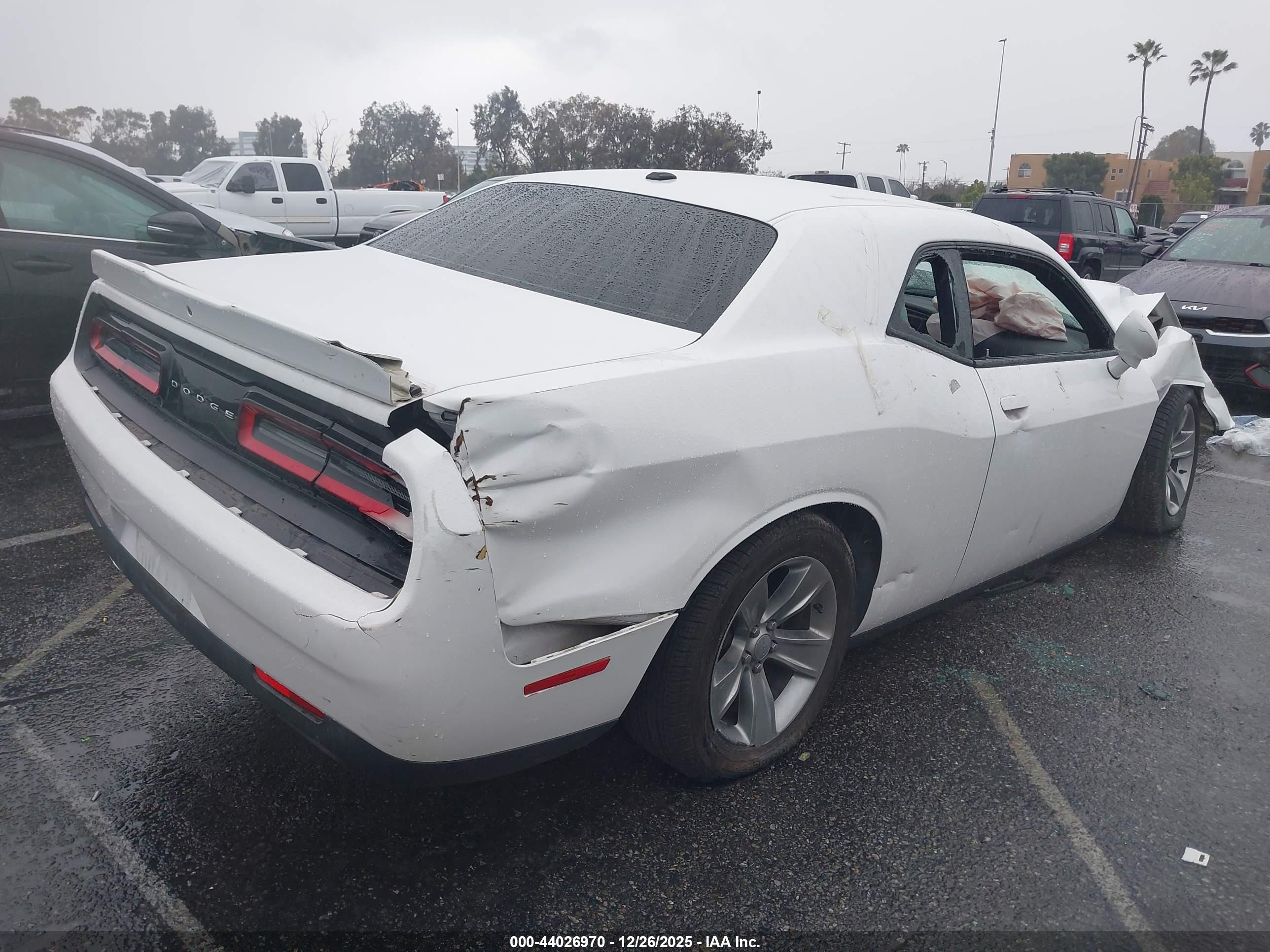 DODGE CHALLENGER image 4