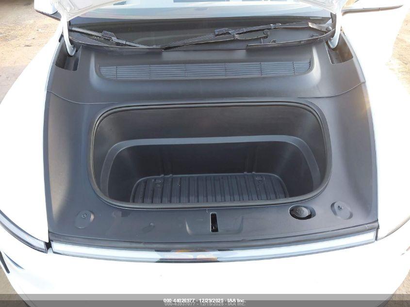 TESLA MODEL image 10